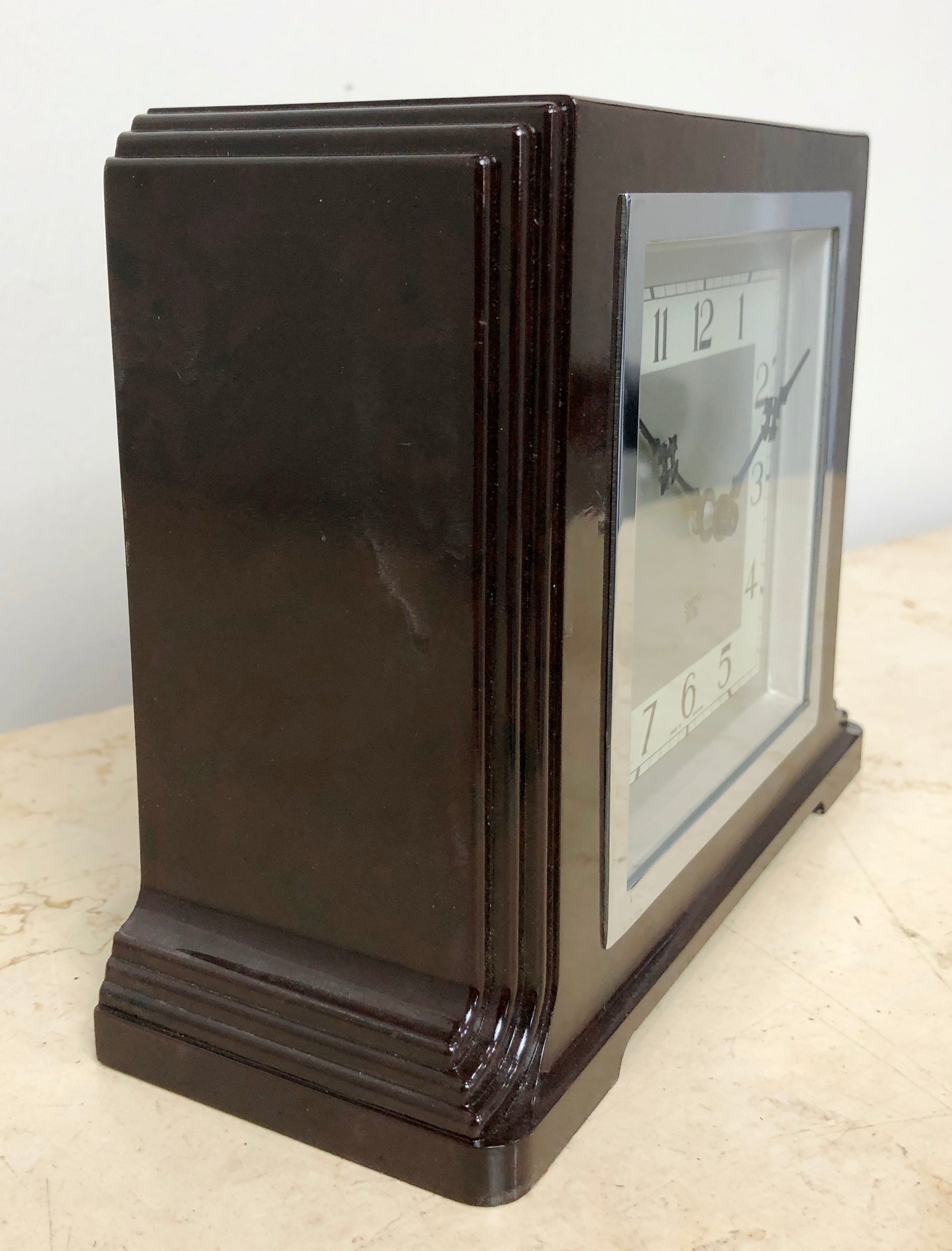 Vintage SMITHS Bakelite Sectric Battery Mantel Clock | eXibit collection