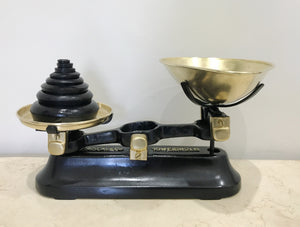 Vintage Cast Iron Kitchen Scale | eXibit collection