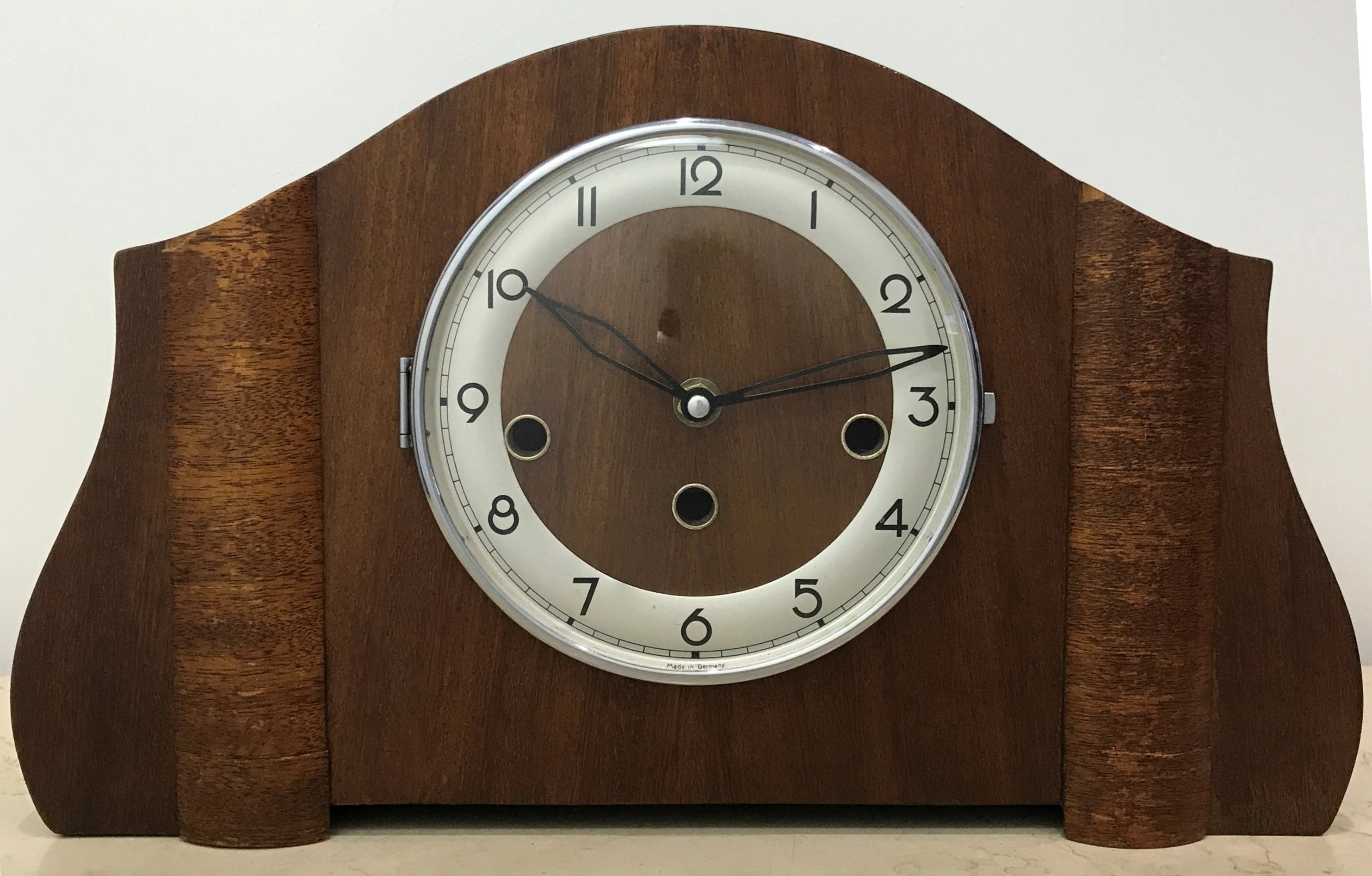 Vintage Battery Mantel Clock | eXibit collection