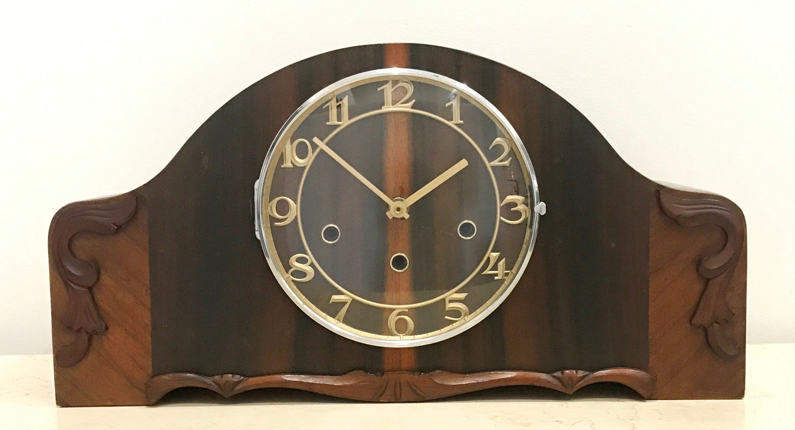 Vintage Battery Mantel Clock | eXibit collection