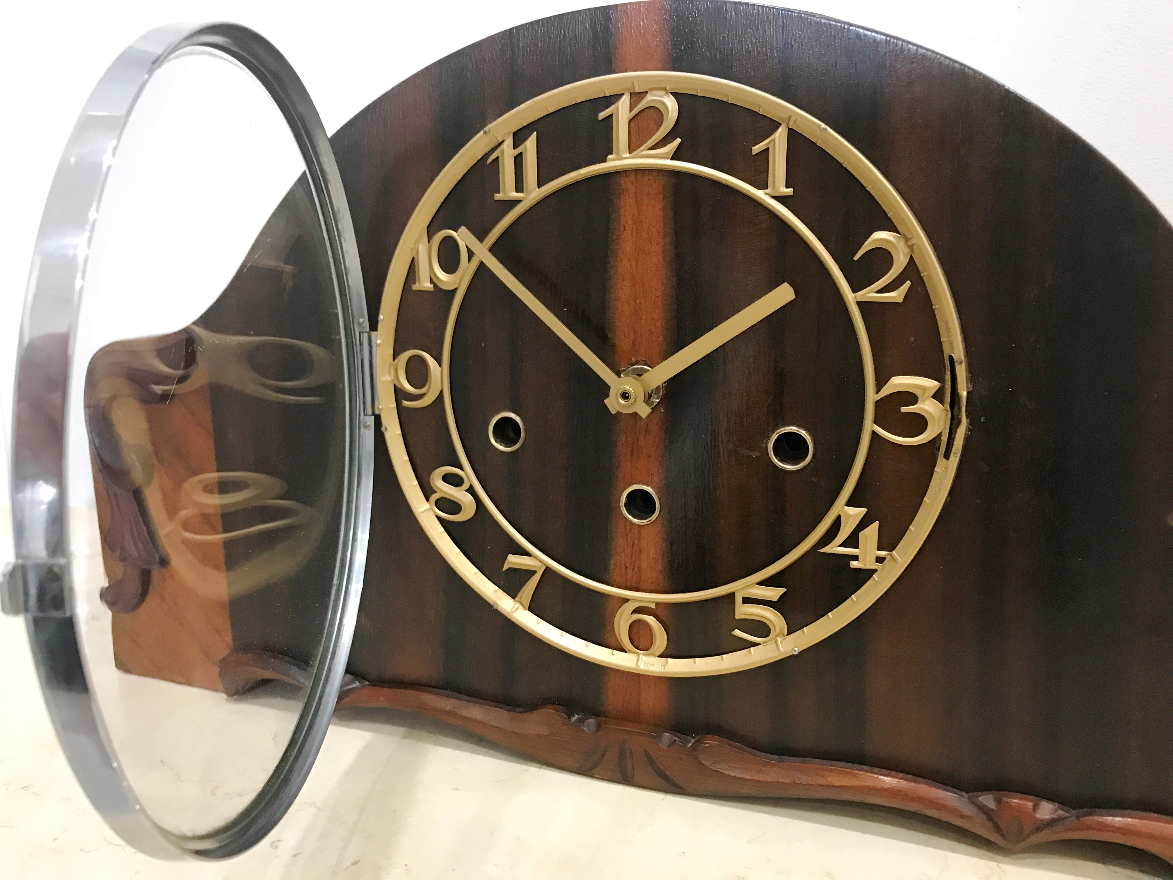 Vintage Battery Mantel Clock | eXibit collection