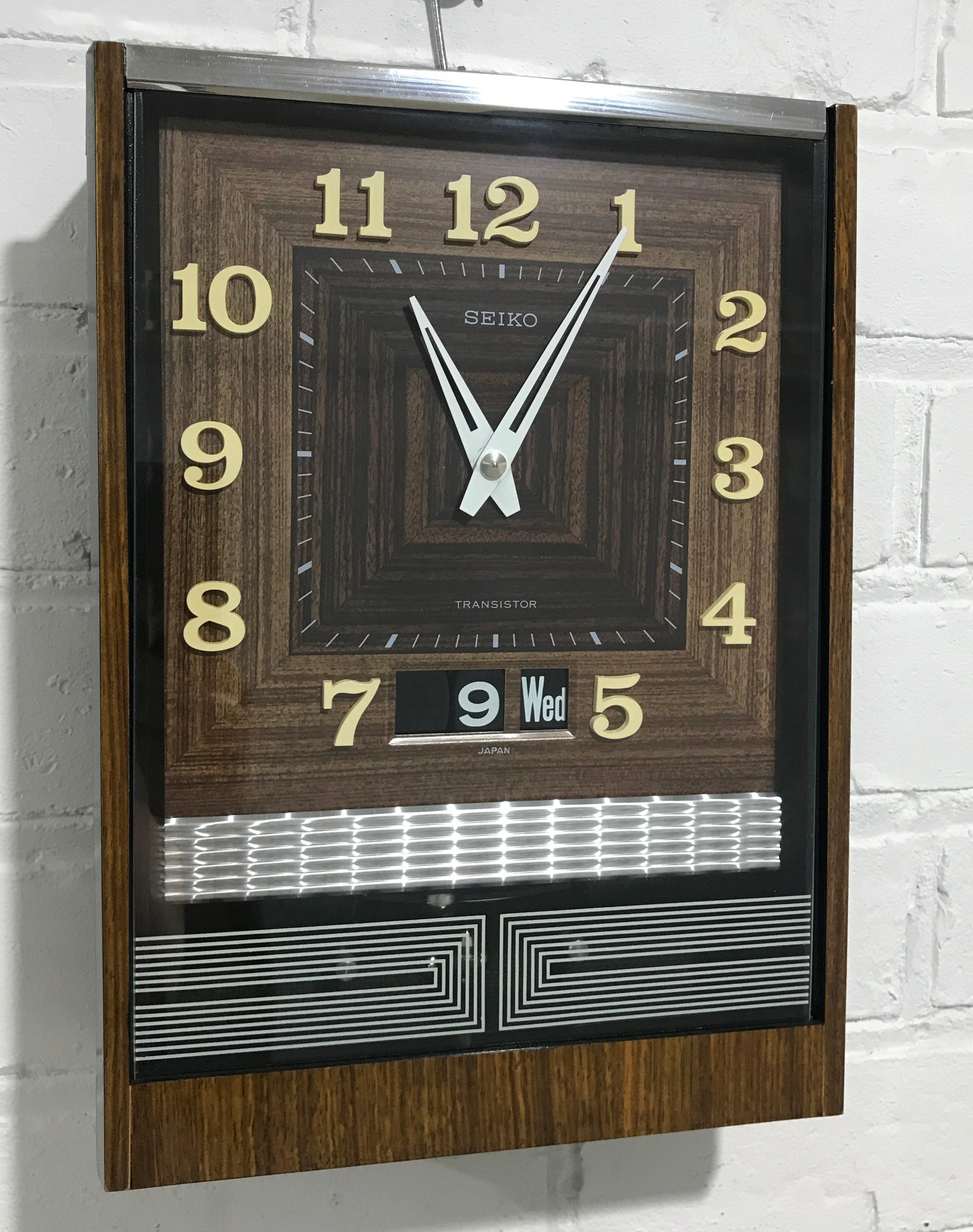 Vintage Time Date Transistor Battery Wall Clock | eXibit collection