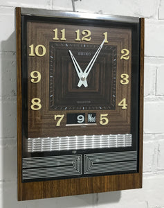 Vintage Time Date Transistor Battery Wall Clock | eXibit collection