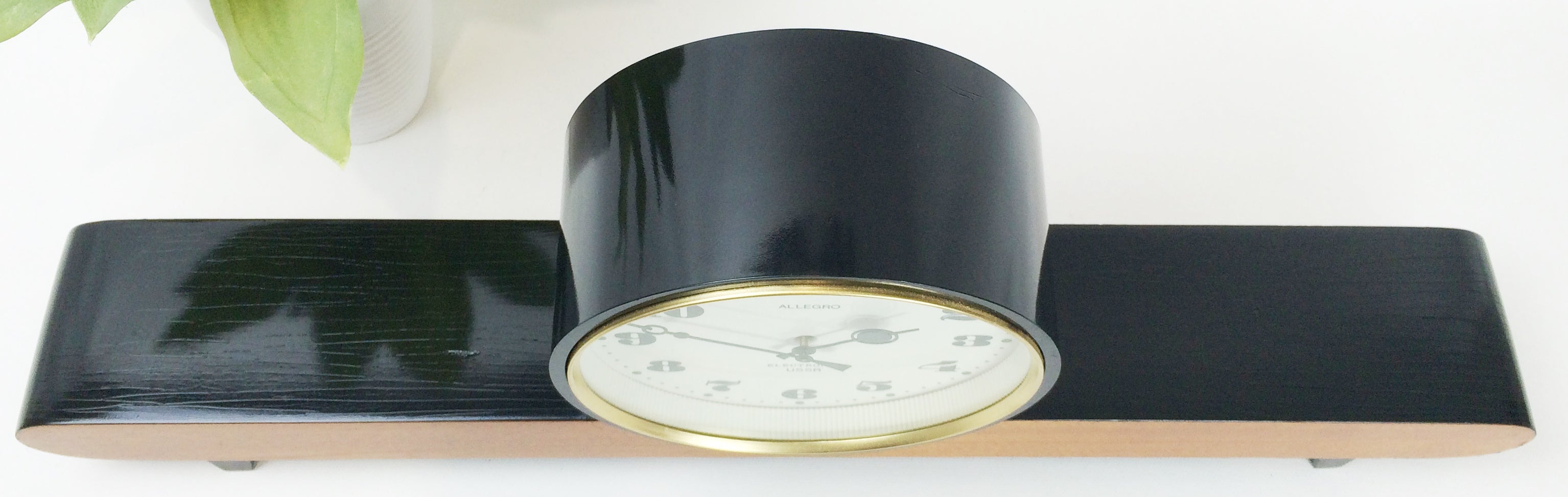 Antique Vintage Clocks & Décor | eXibit collection