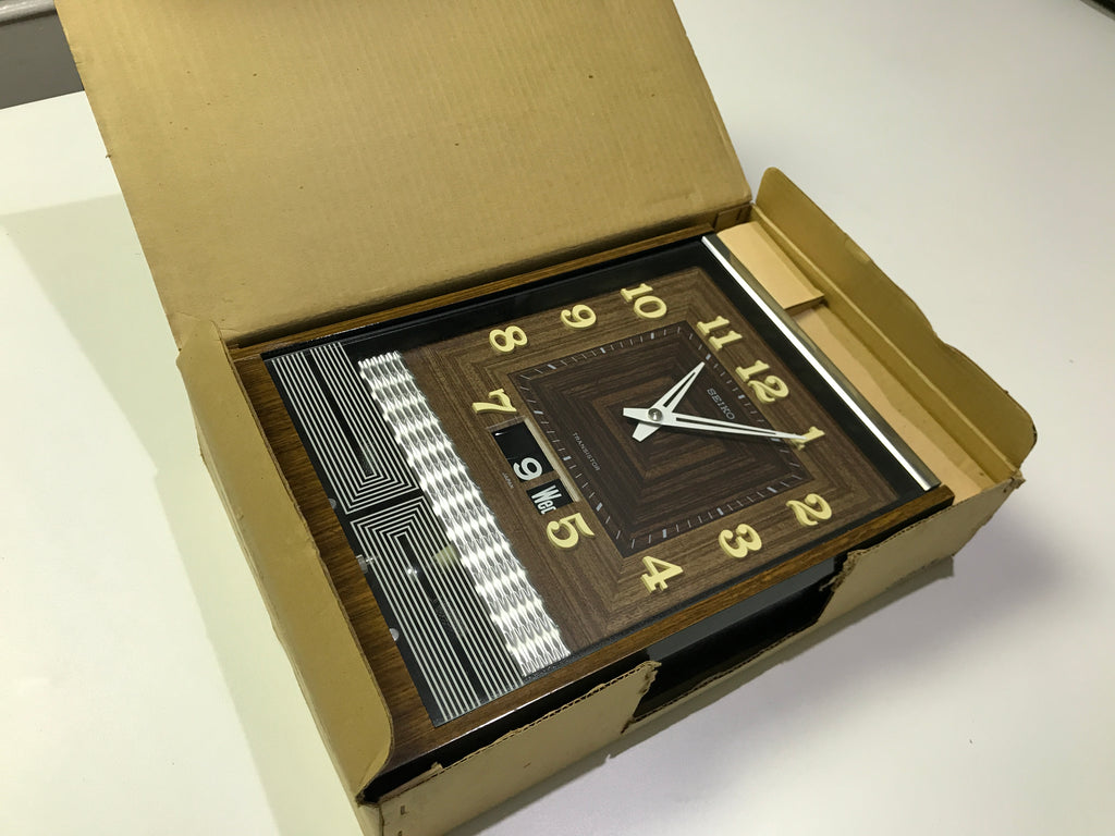 Vintage Time Date Transistor Battery Wall Clock | eXibit collection