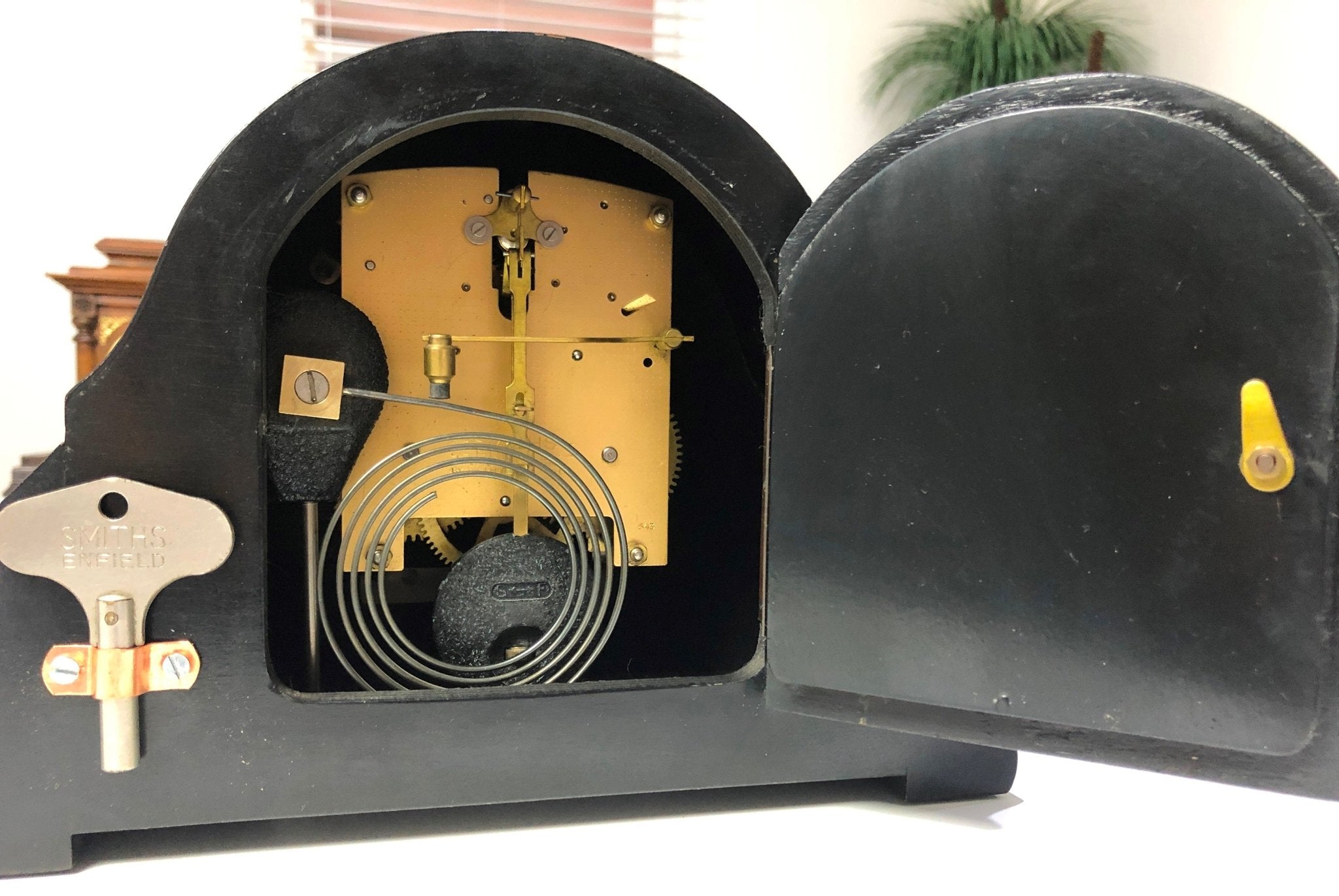 A vintage British made Smiths Enfield mantle clock with winding clock and pendulum. Featuring a silv A vintage British made Smiths Enfield mantle clock with winding clock and pendulum. Featuring a silv