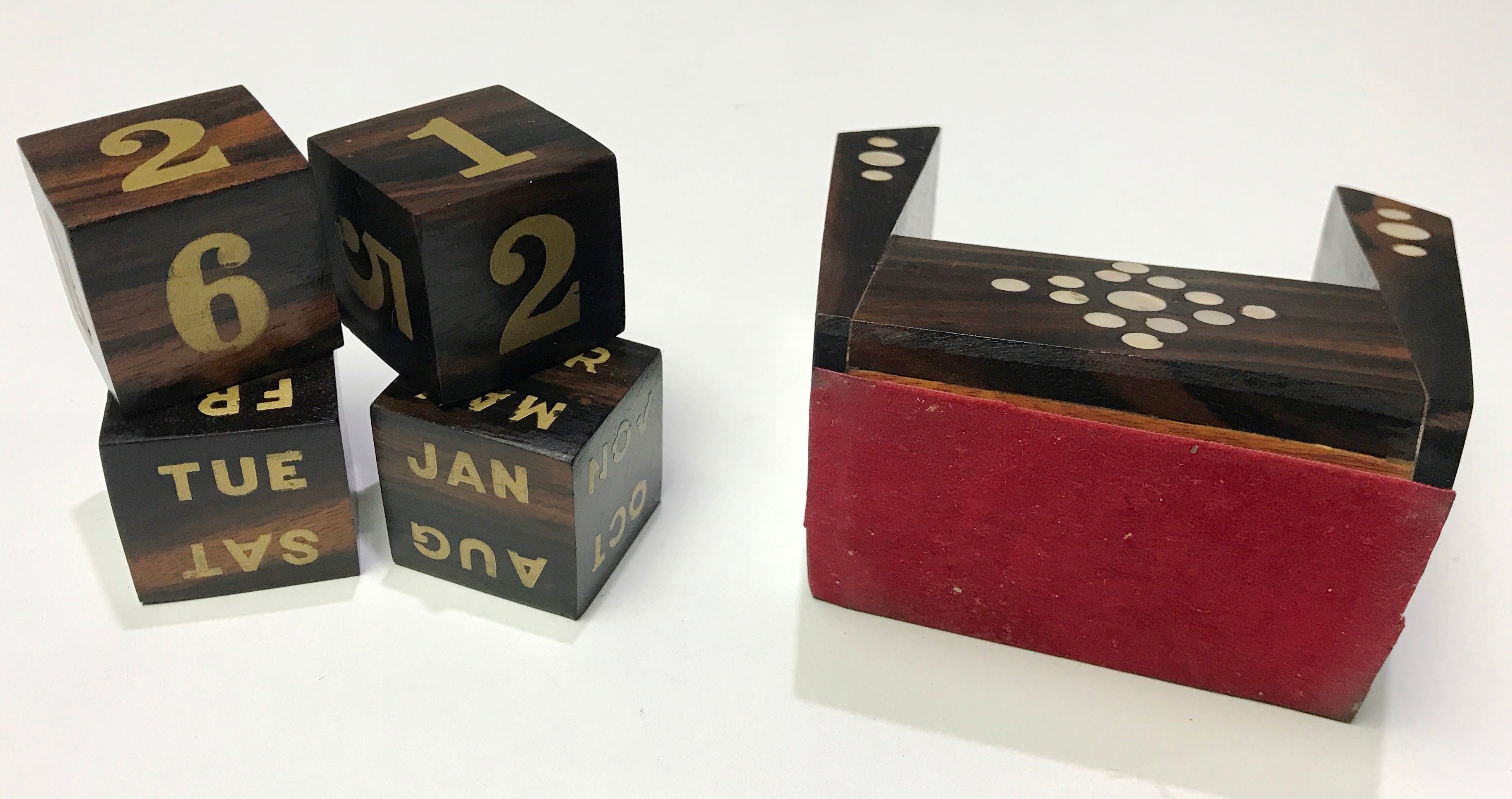 Vintage Perpetual Desk Calendar | eXibit collection