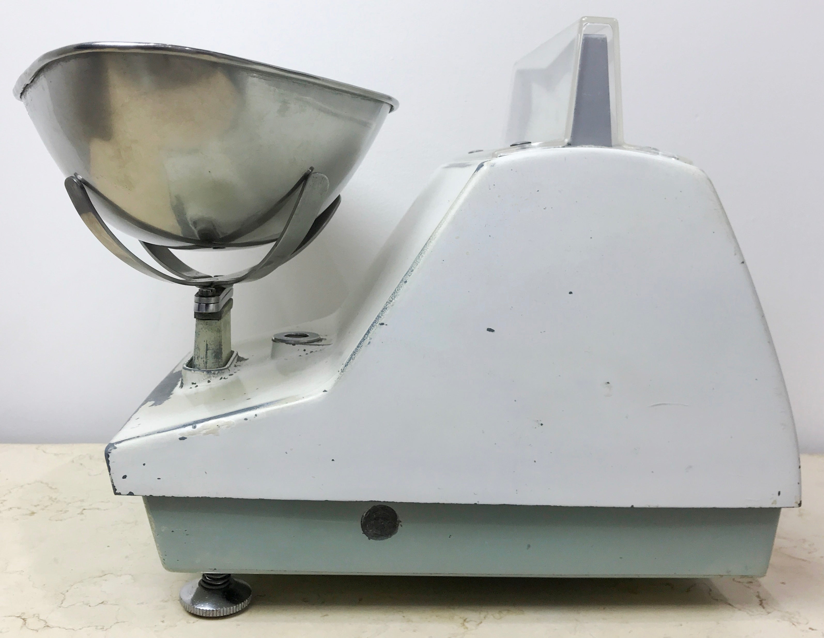 Vintage Lolly Avery Kitchen Scale | eXibit collection