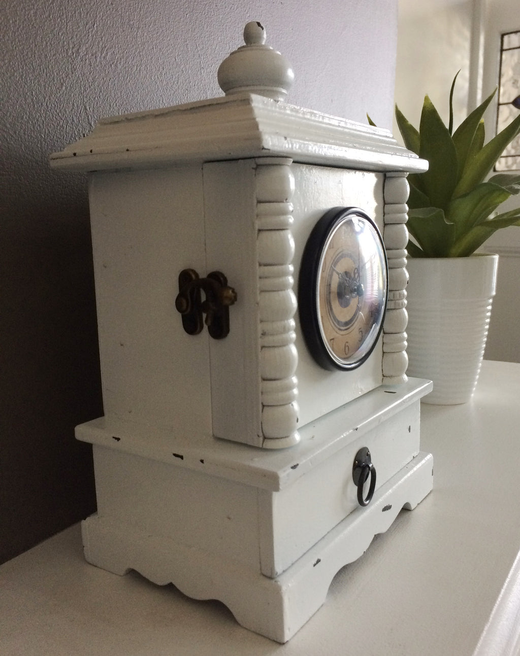 Antique Vintage Clocks & Décor | eXibit collection