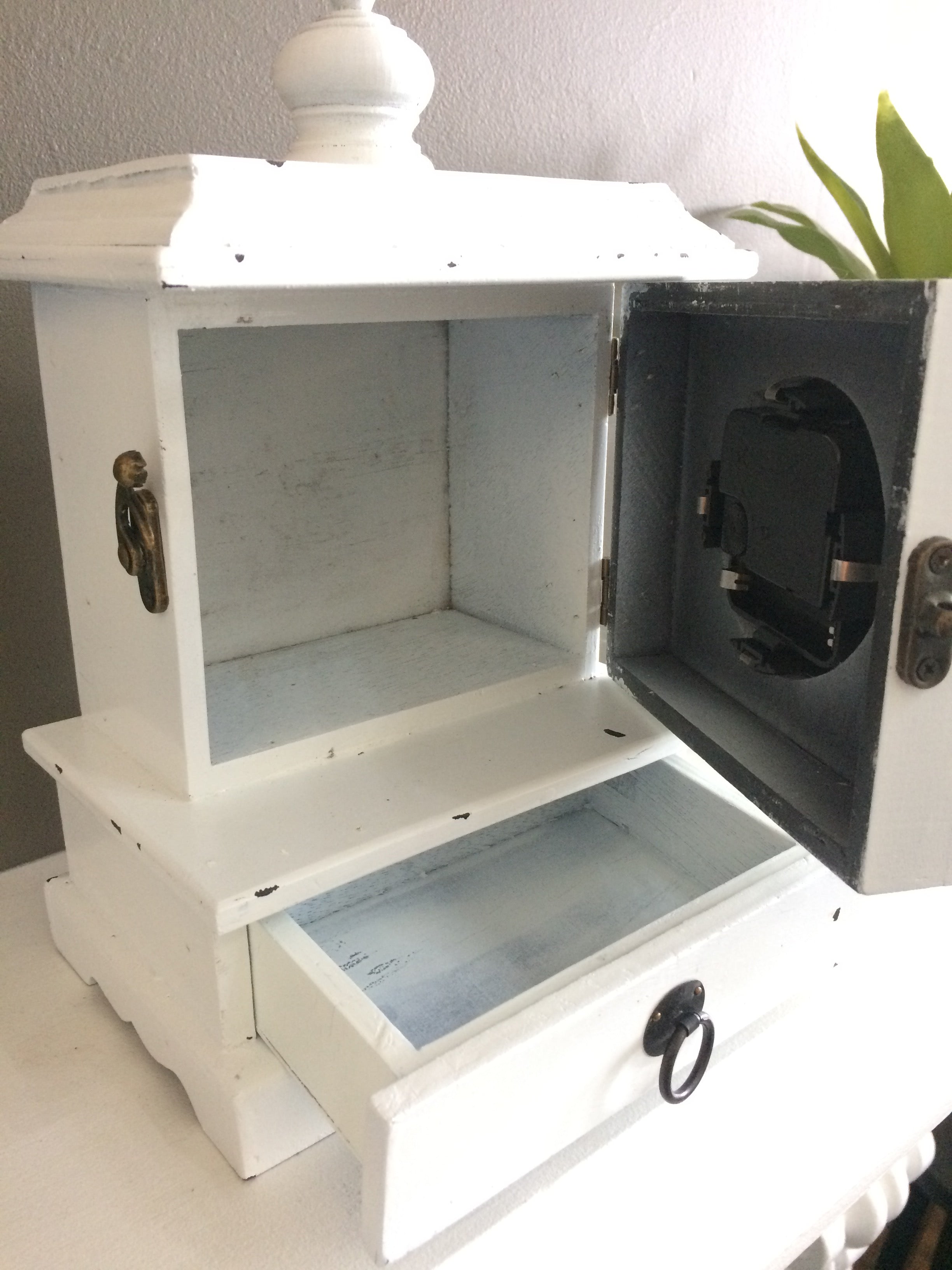 Antique Vintage Clocks & Décor | eXibit collection