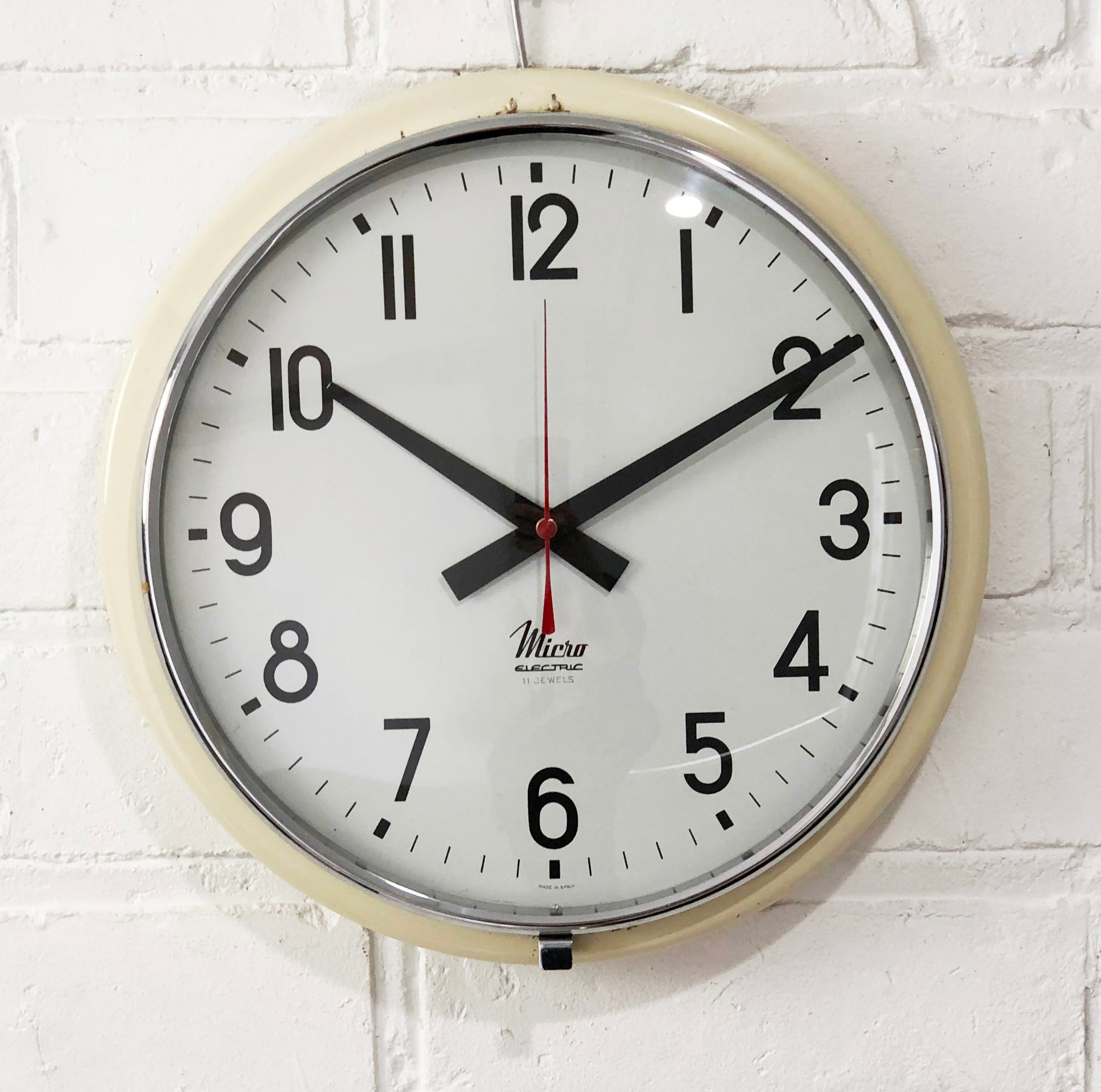 Vintage MICRO Electric Quartz Wall Clock | eXibit collection