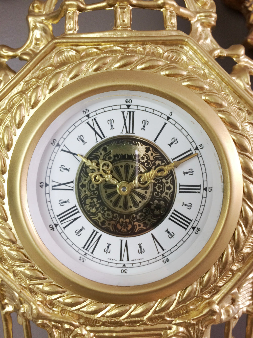 Antique Vintage Clocks & Décor | eXibit collection