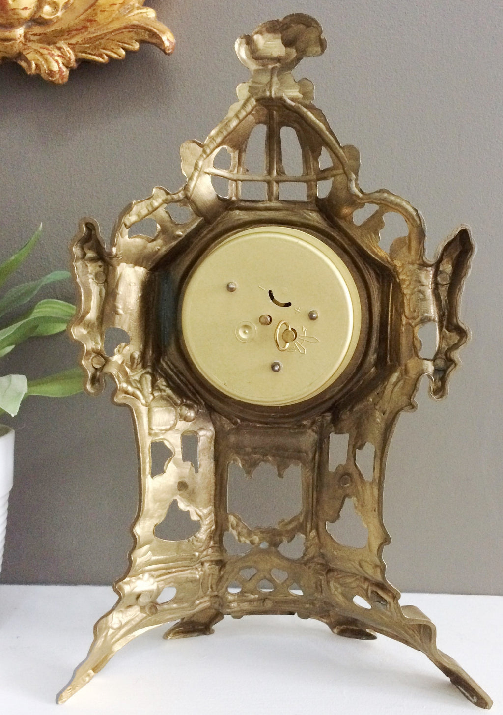 Antique Vintage Clocks & Décor | eXibit collection