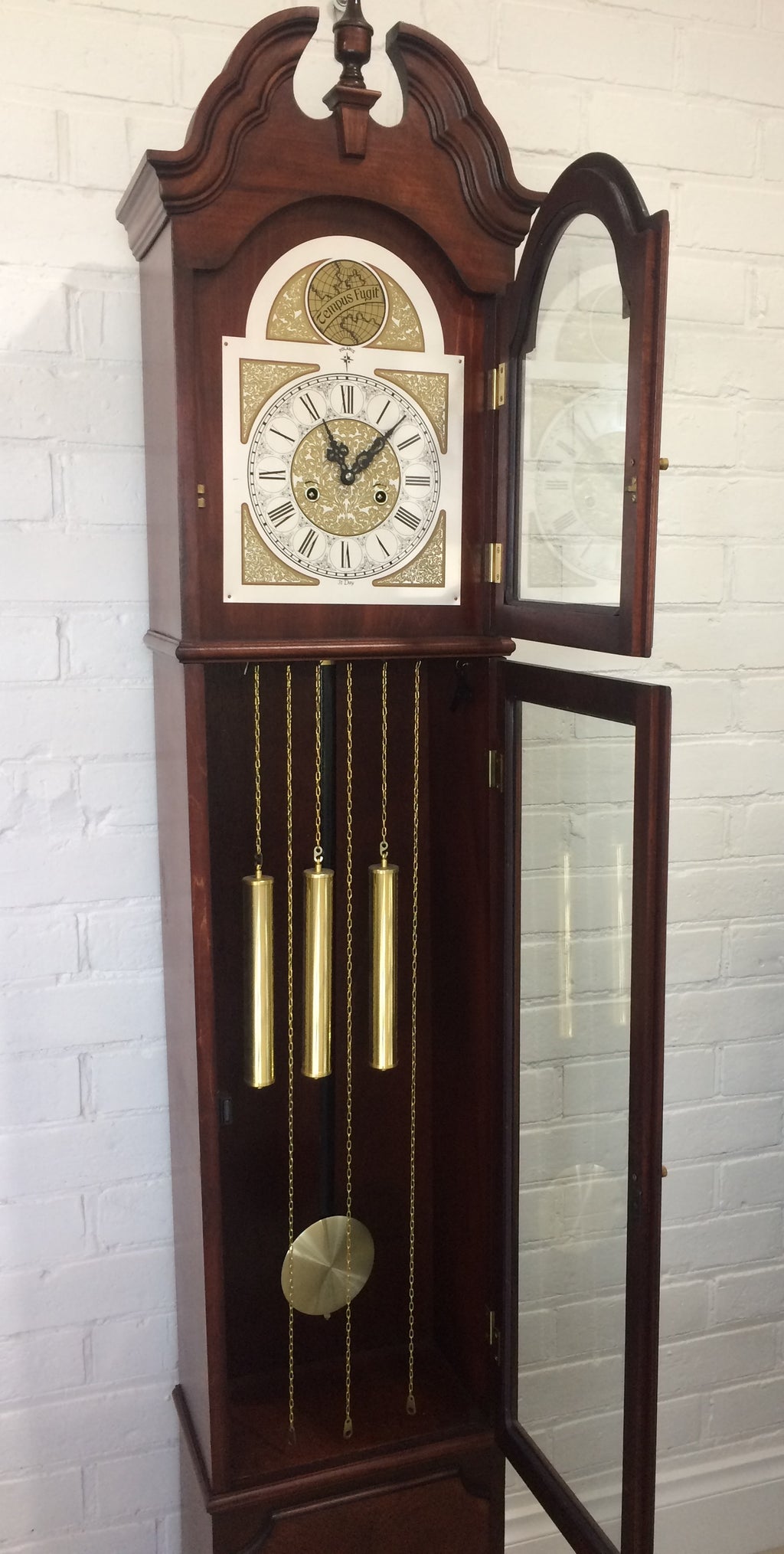 Antique Vintage Clocks & Décor | eXibit collection