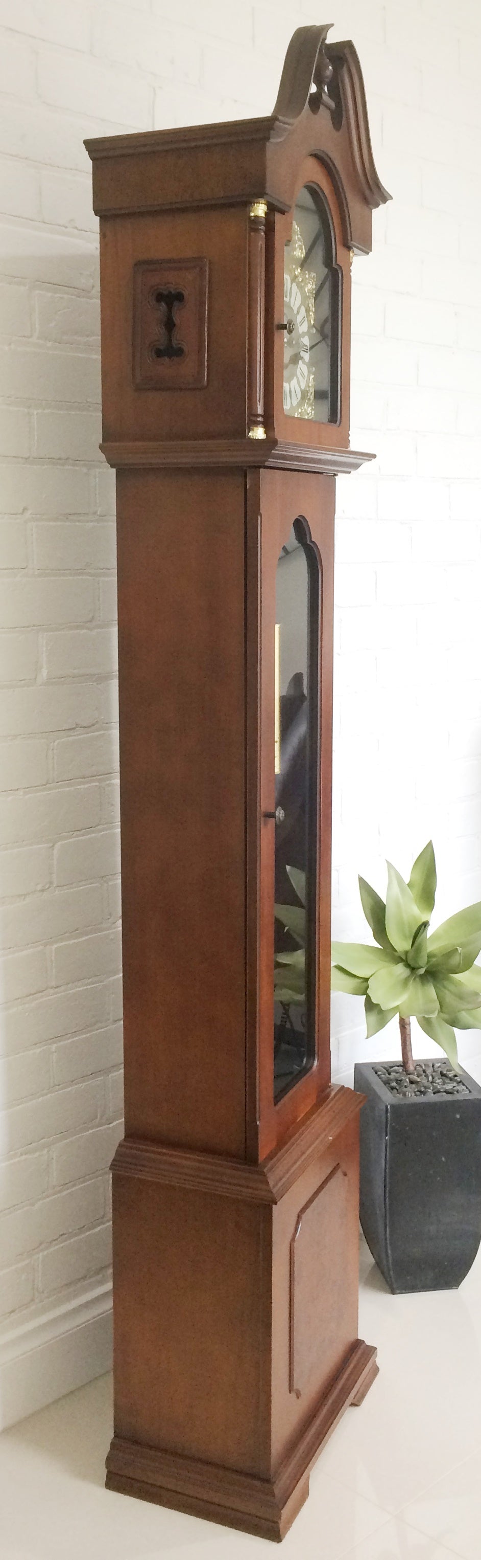 Antique Vintage Clocks & Décor | eXibit collection