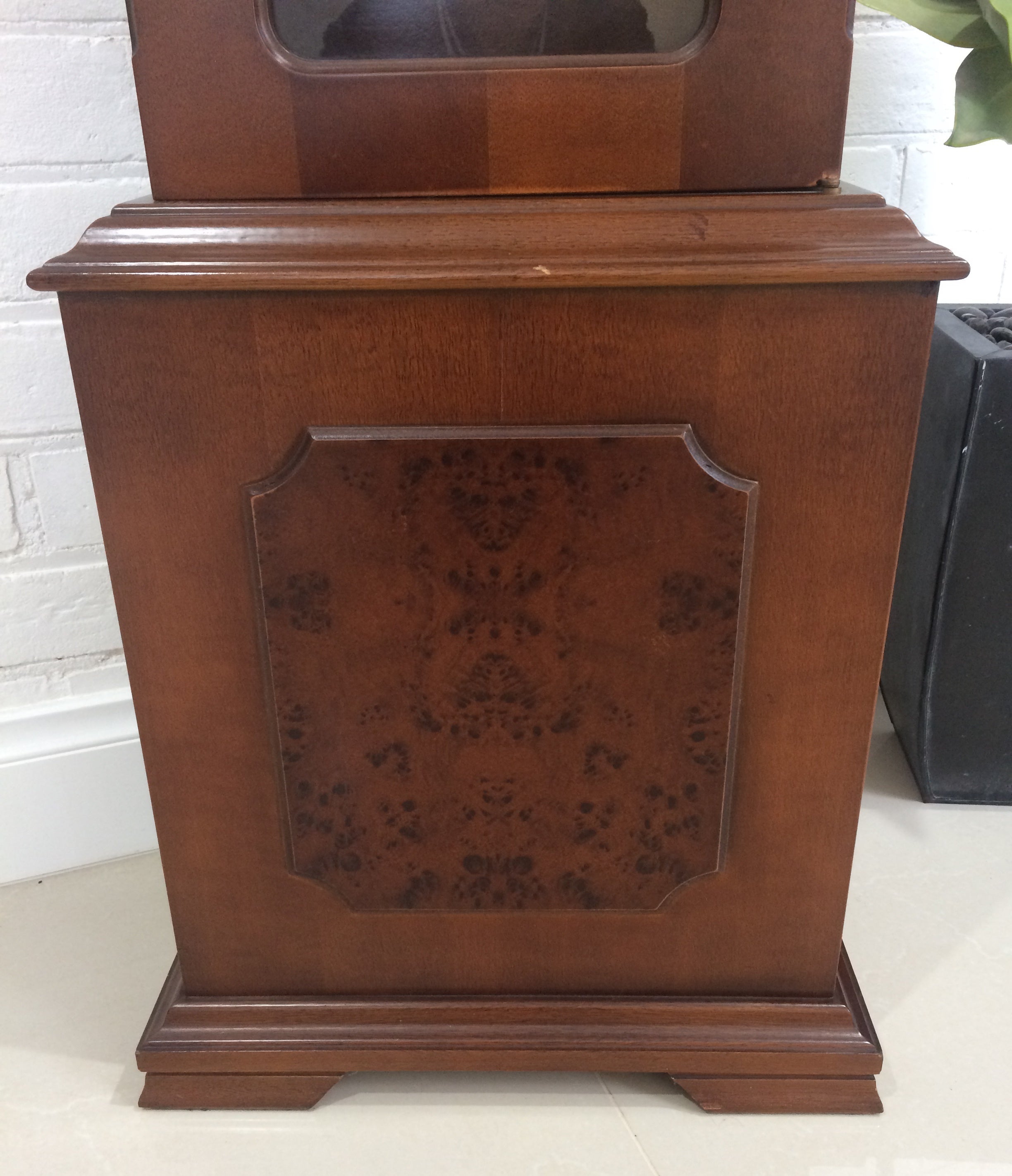 Antique Vintage Clocks & Décor | eXibit collection