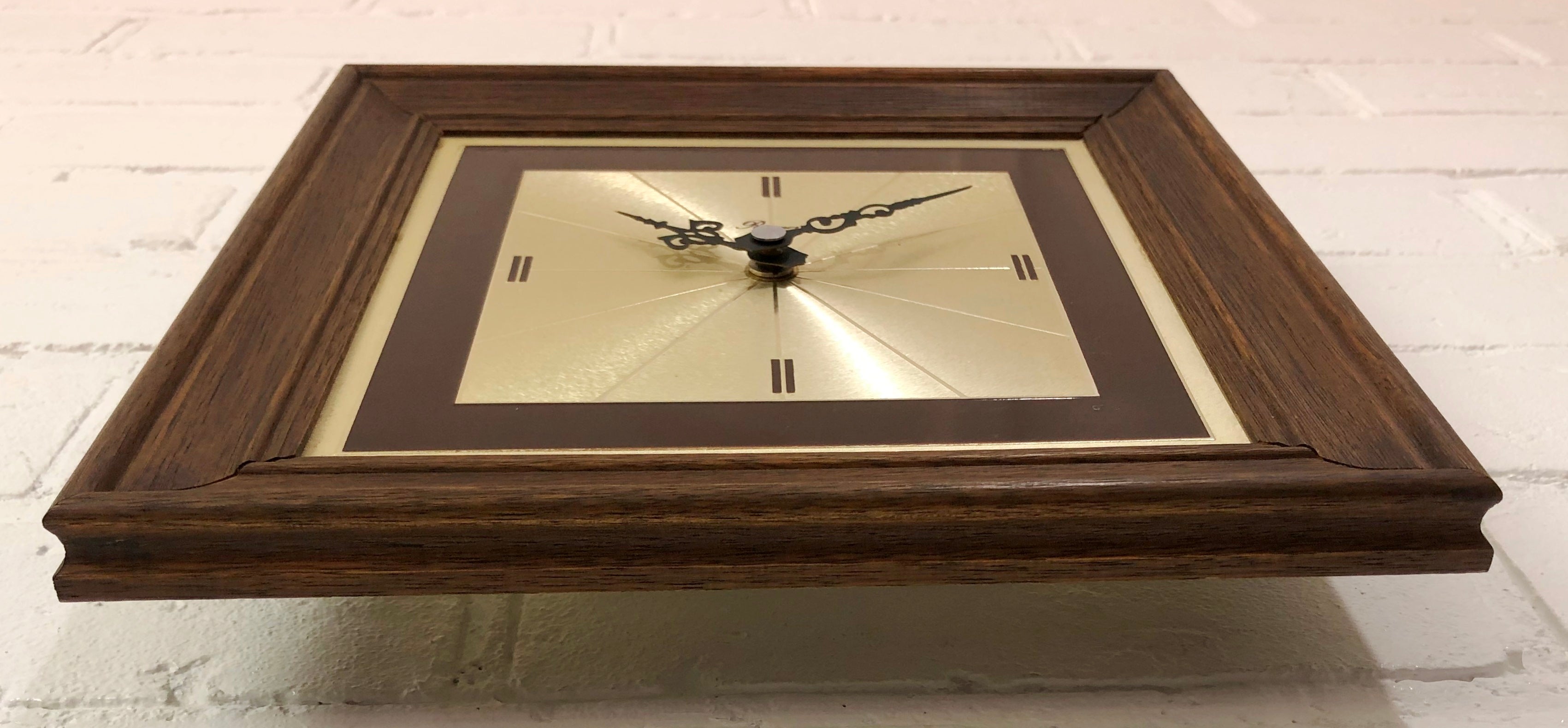 Vintage RAYNOR Battery Wall Clock  | eXibit collection