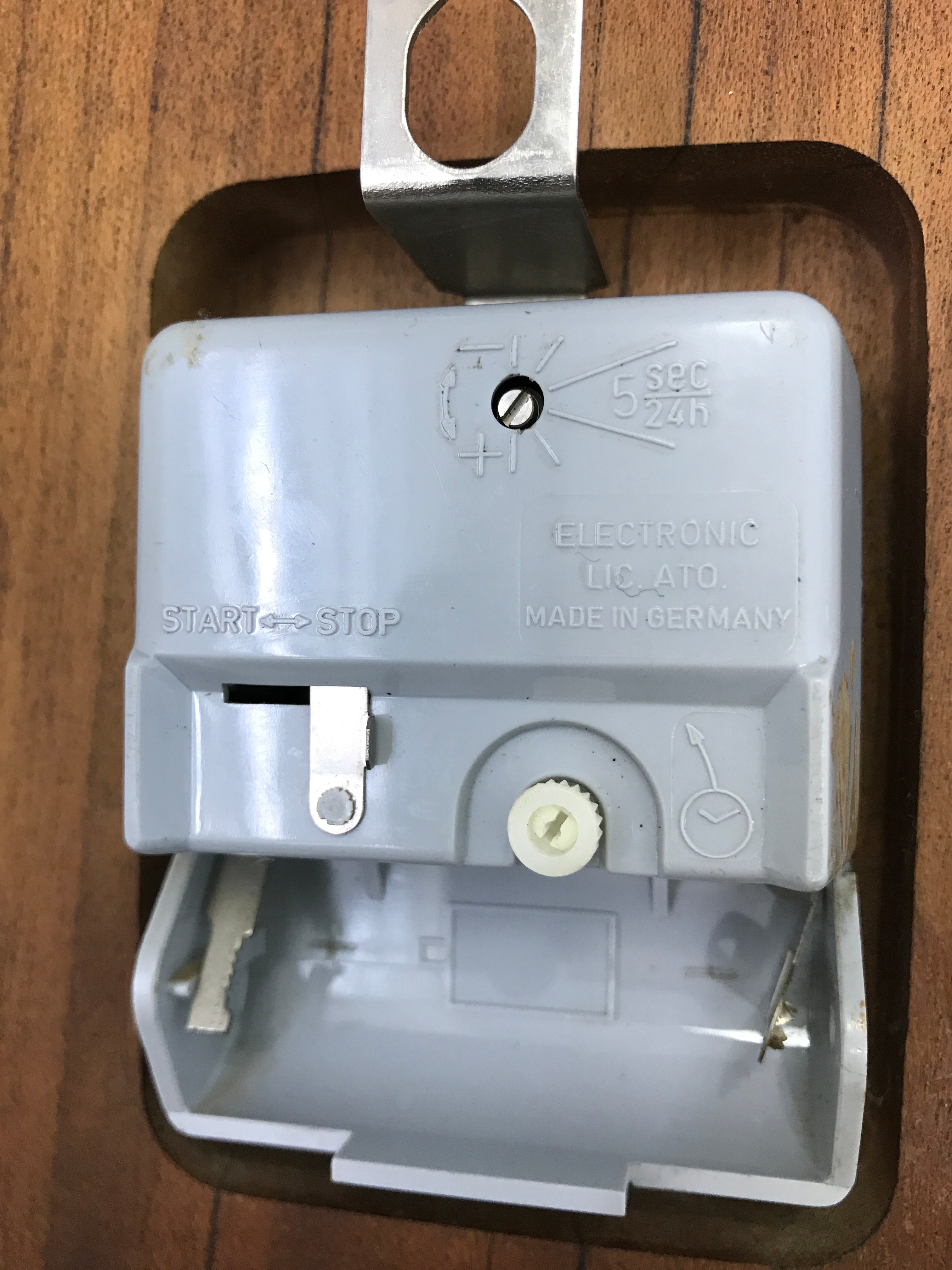 Vintage JUNGHANS Battery Wall Clock | eXibit collection