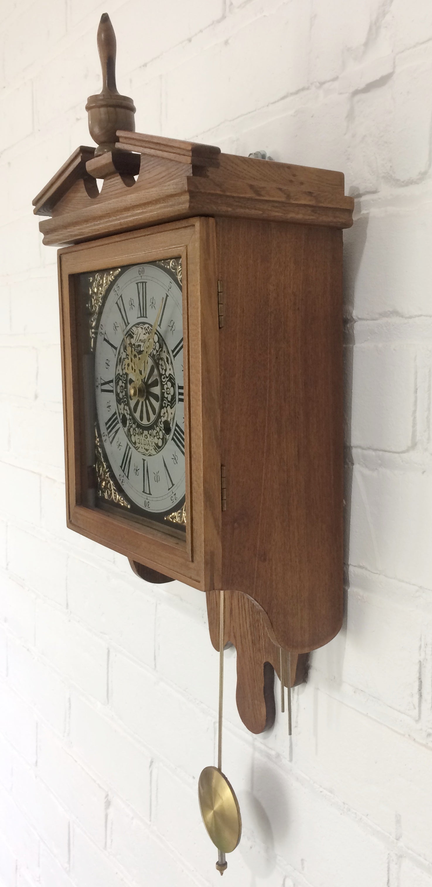 Antique Vintage Clocks & Décor | eXibit collection