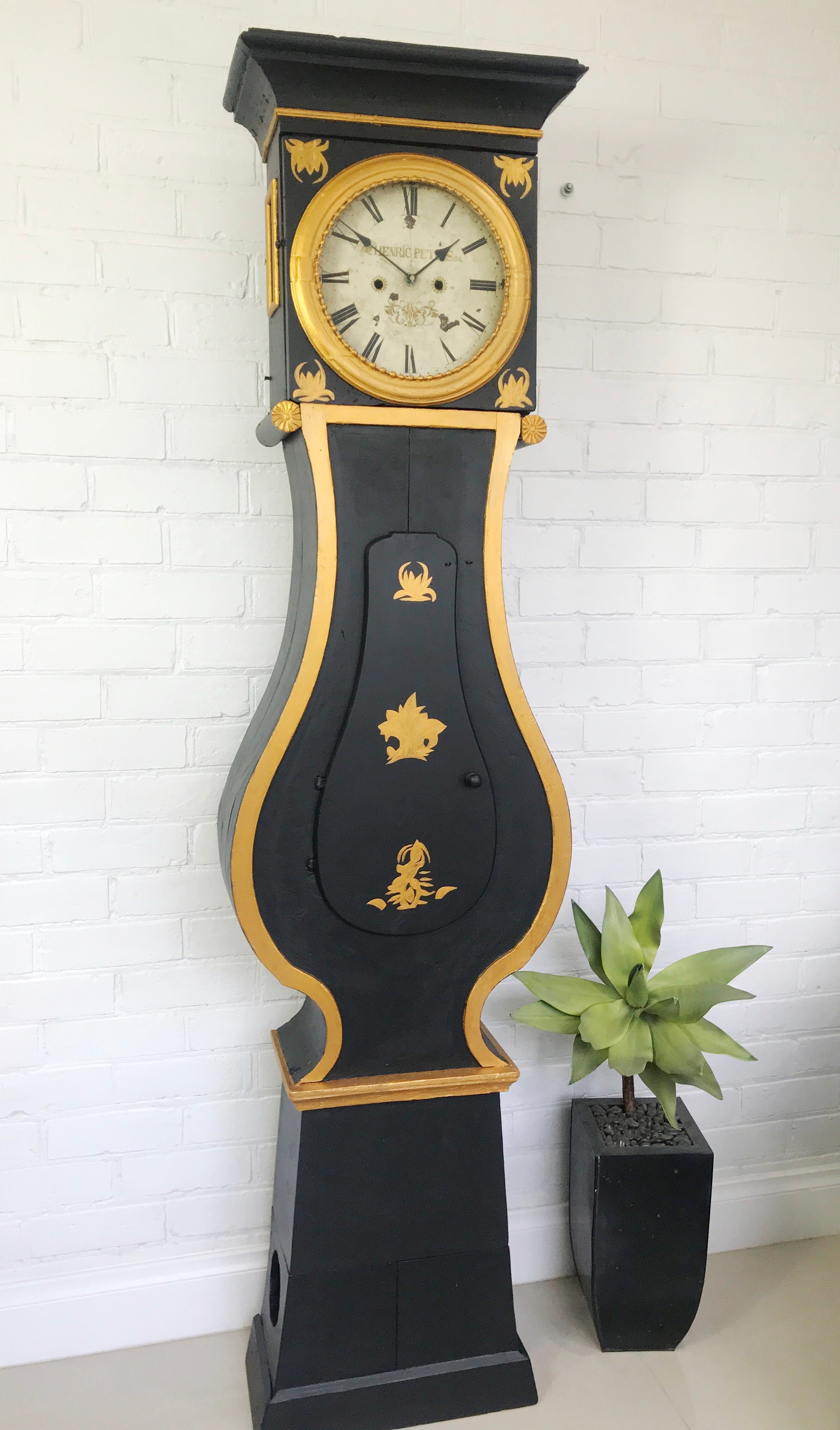 Antique Quartz Battery Grandfather Clock with Cabinet | eXibit collection