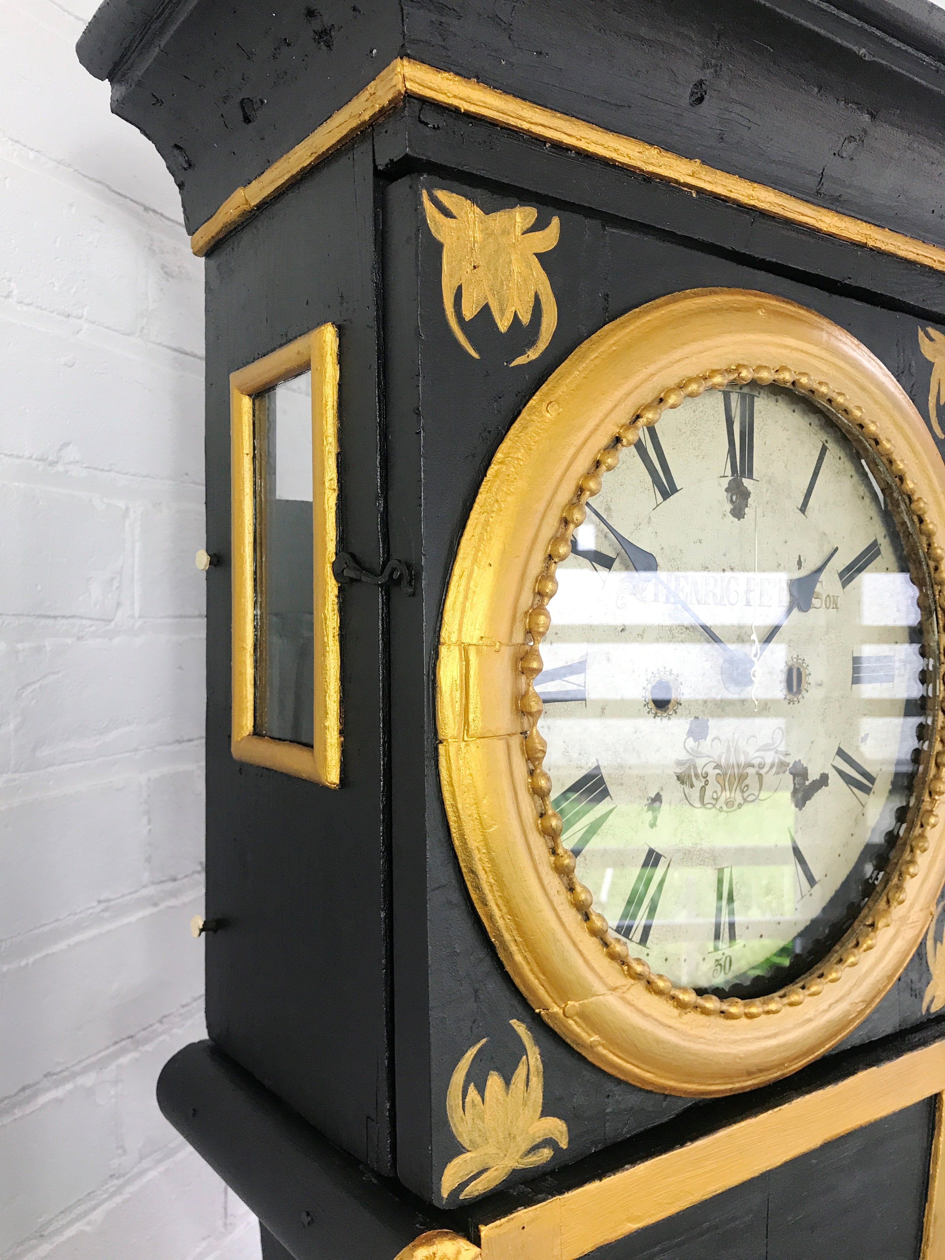 Antique Quartz Battery Grandfather Clock with Cabinet | eXibit collection