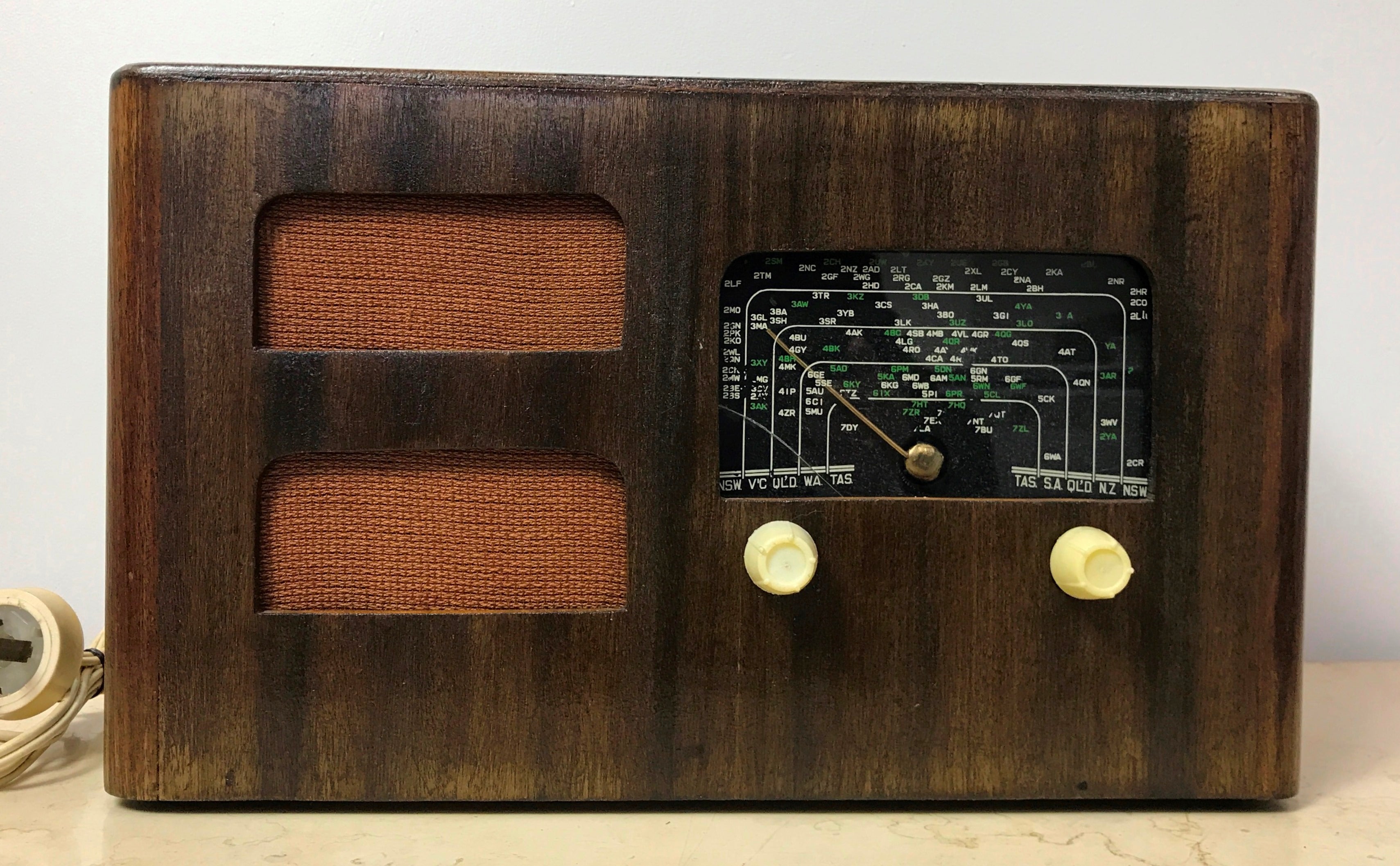 Vintage Transistor Retro Mantel Radio | eXibit collection