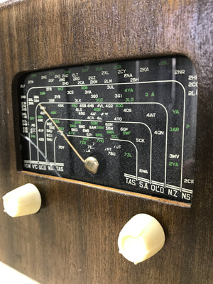 Vintage Transistor Retro Mantel Radio | eXibit collection