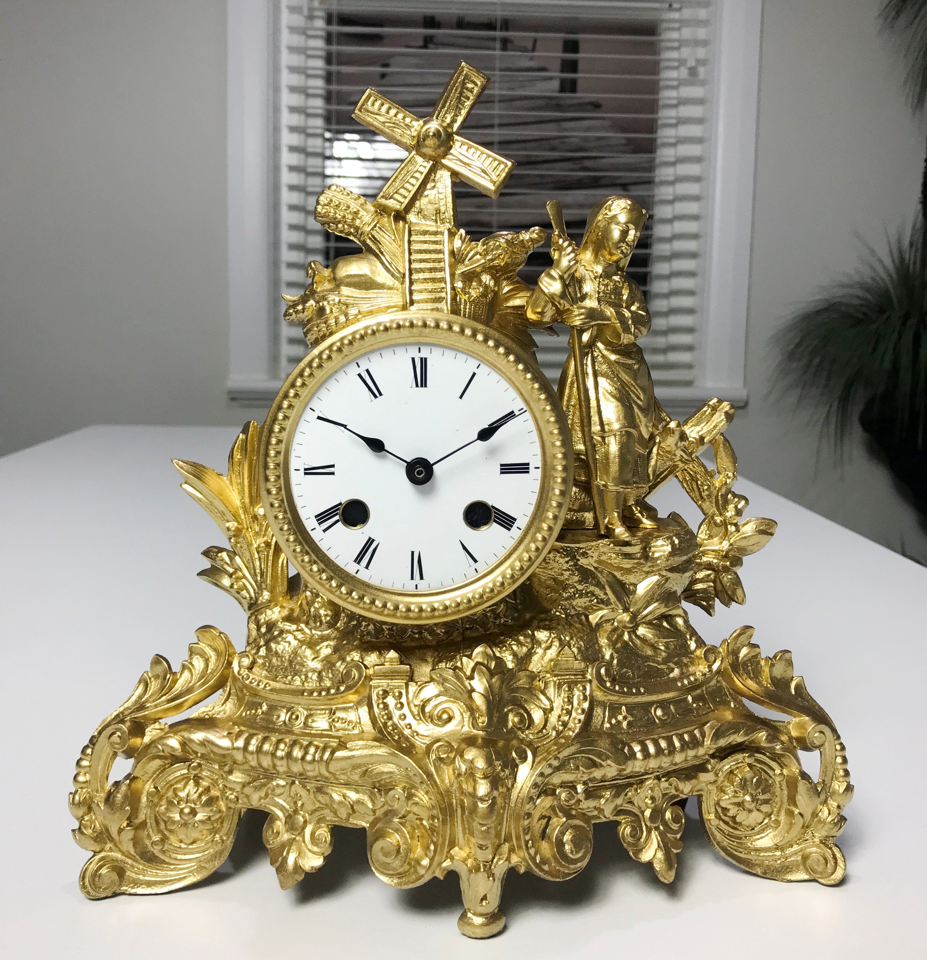 Antique Figural Spelter Quartz Battery Mantel Clock | eXibit collection