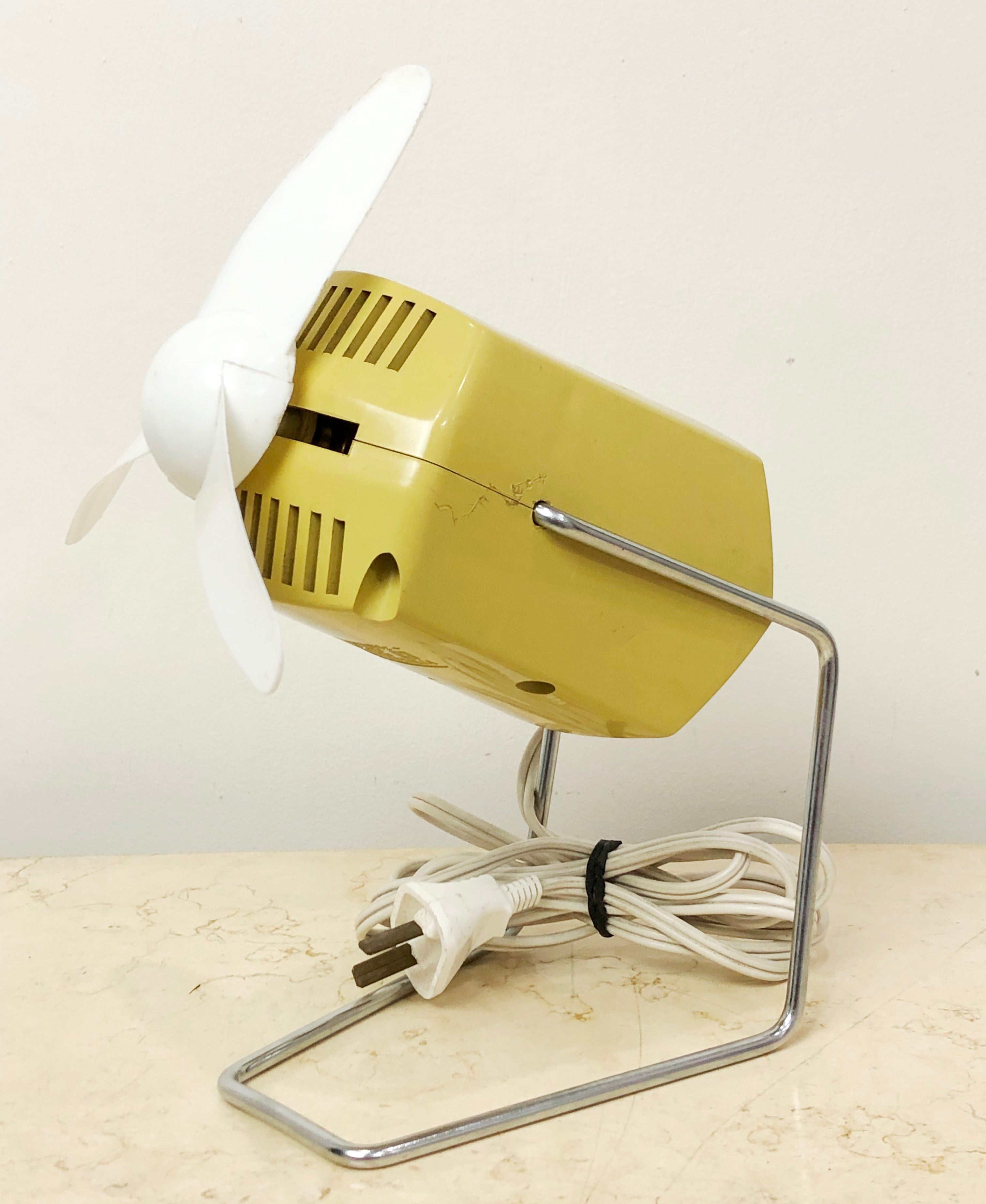 Vintage WERNARD Australian Bakelite Desk Fan | eXibit collection