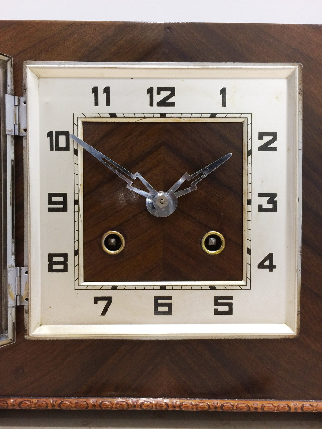 Antique Vintage Clocks & Décor | eXibit collection