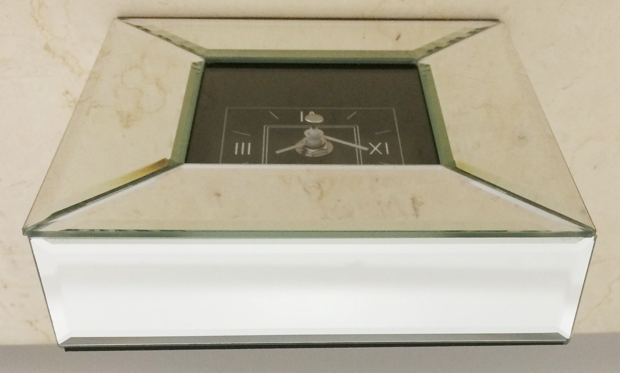 Beveled Mirror Clock  {quartz}