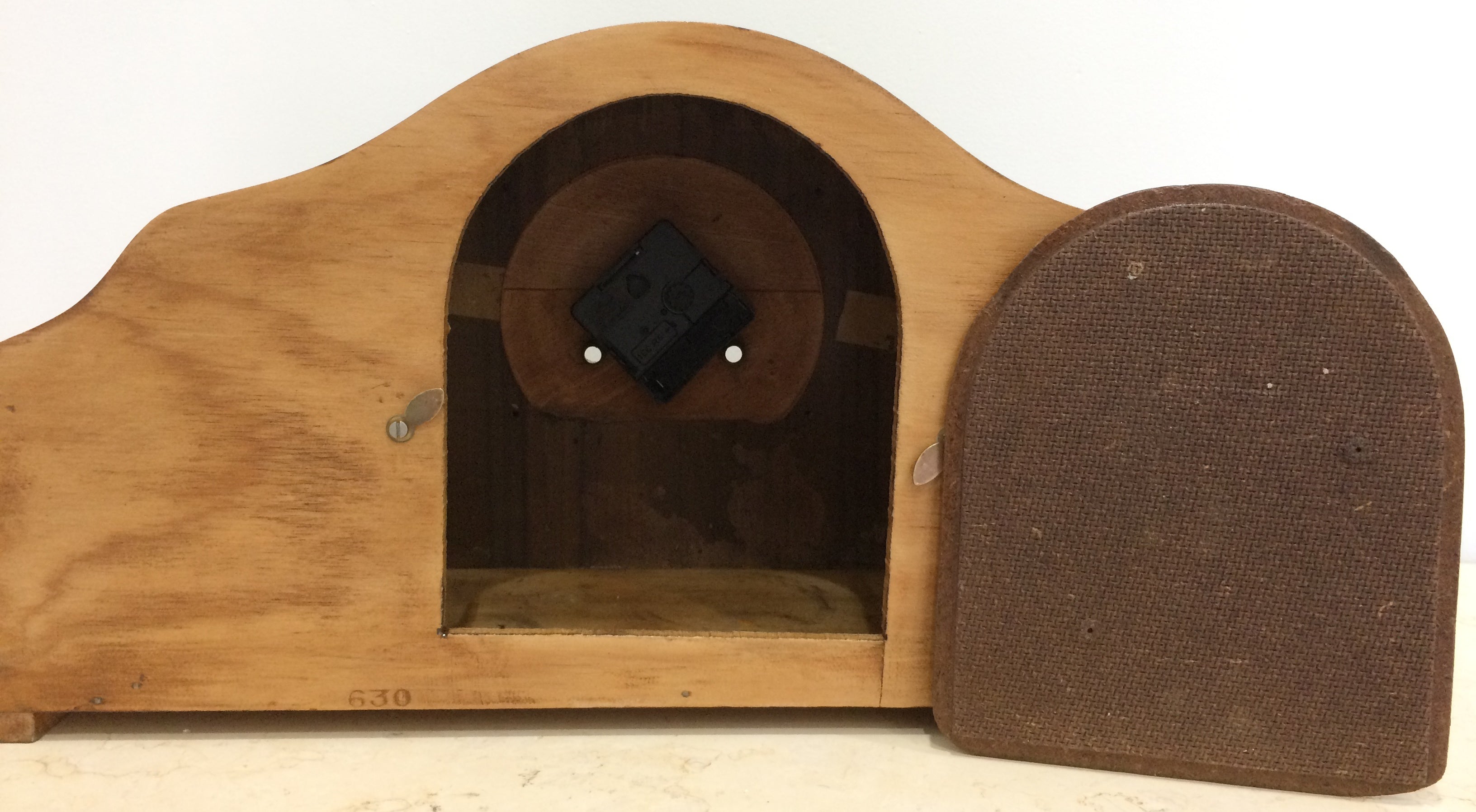 Vintage Original Battery Mantel Clock | eXibit collection