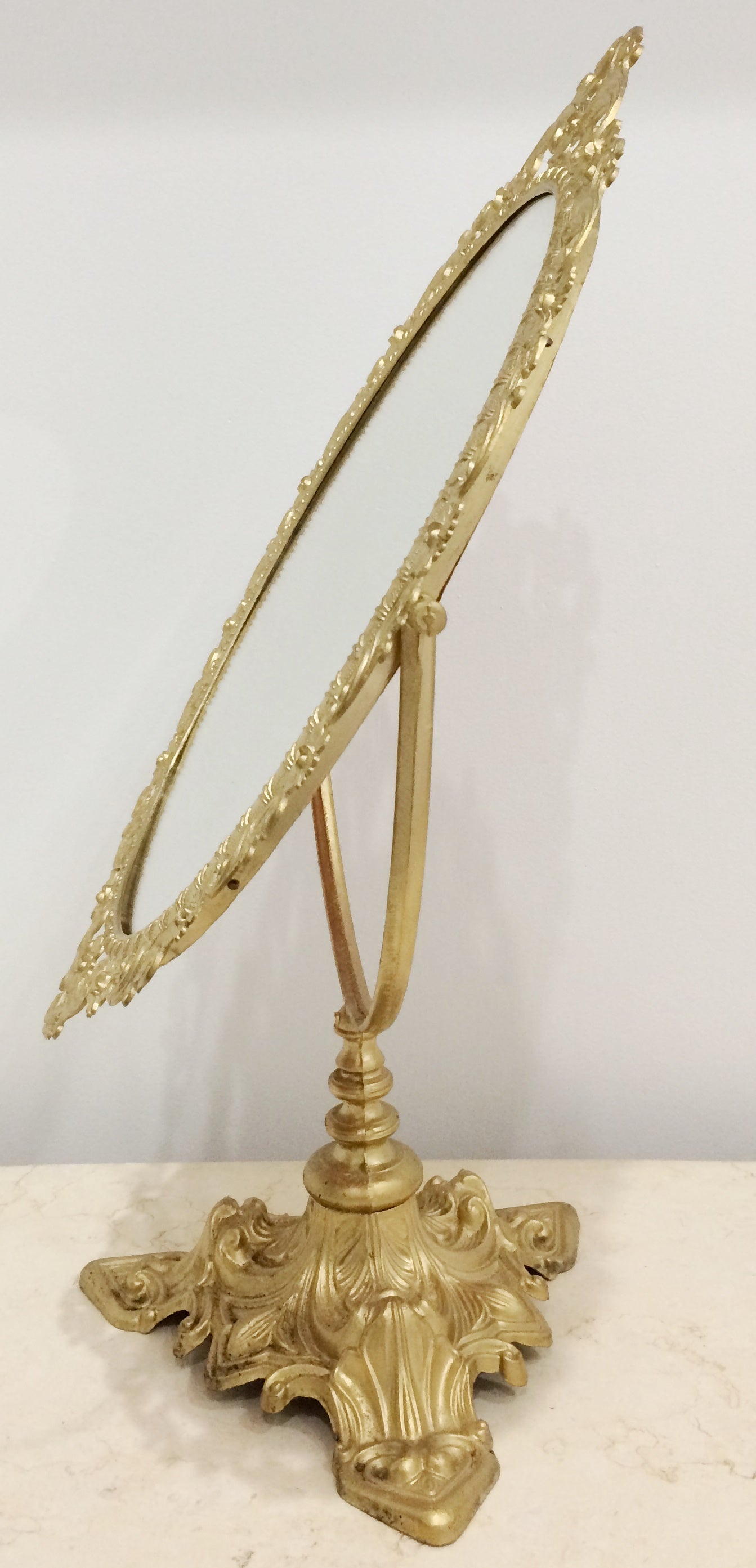 Antique Vintage Clocks & Décor | eXibit collection