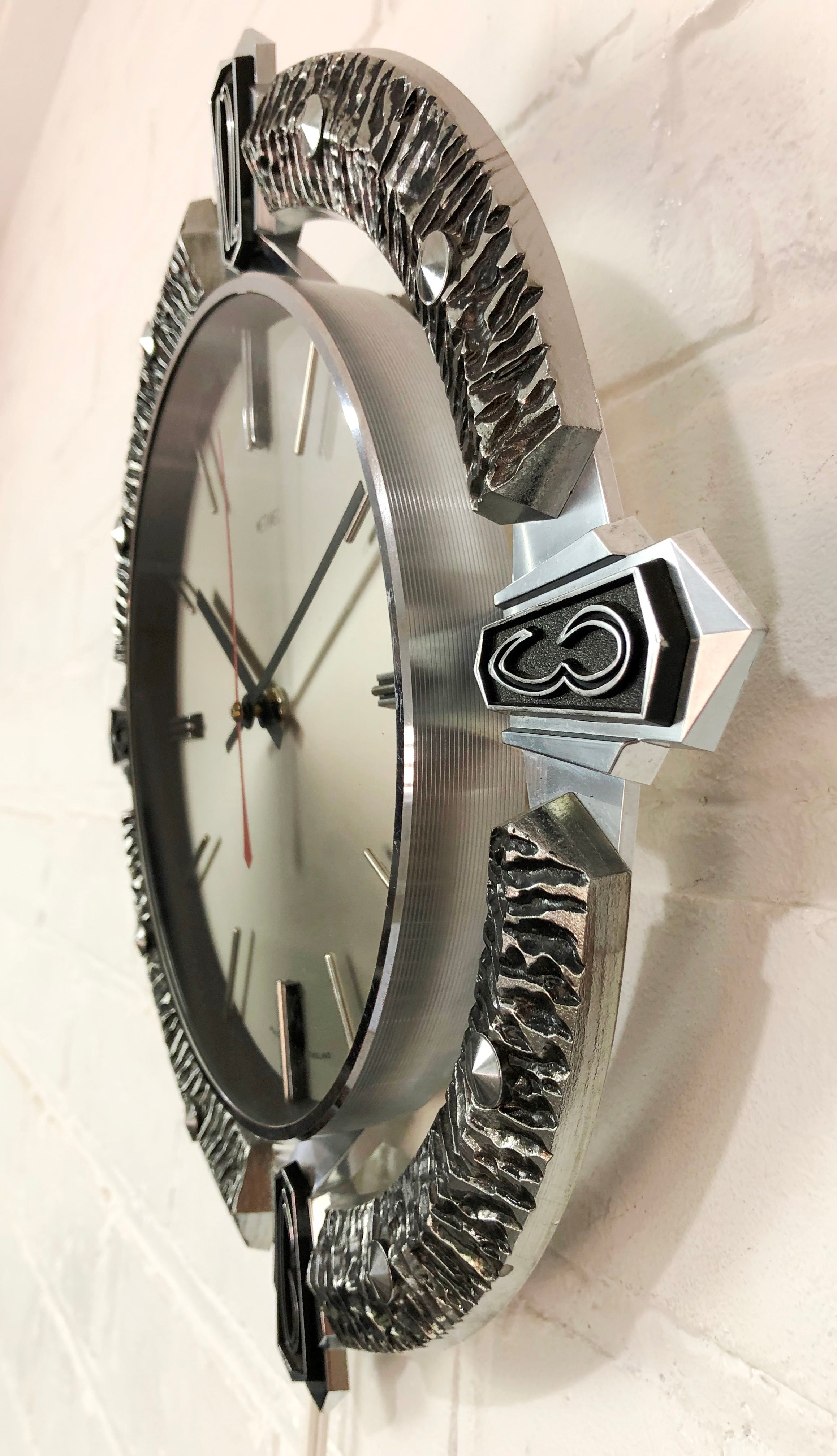 Vintage Starburst METAMEC Electric Wall Clock | eXibit collection