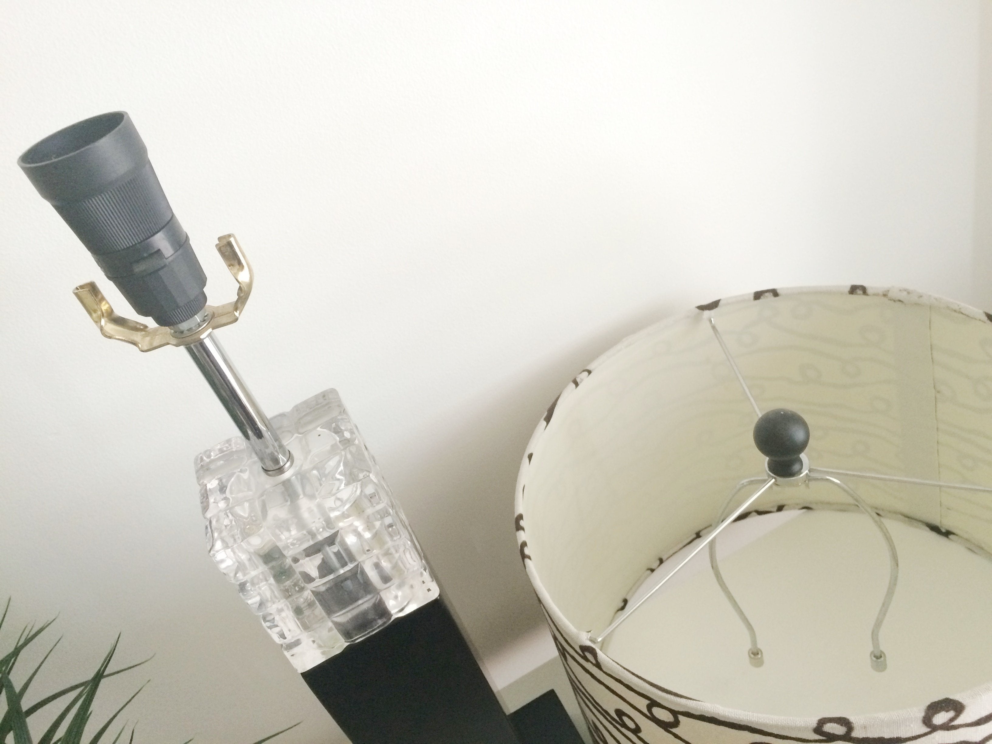 Modern Black Pedestal Table Lamp | eXibit collection