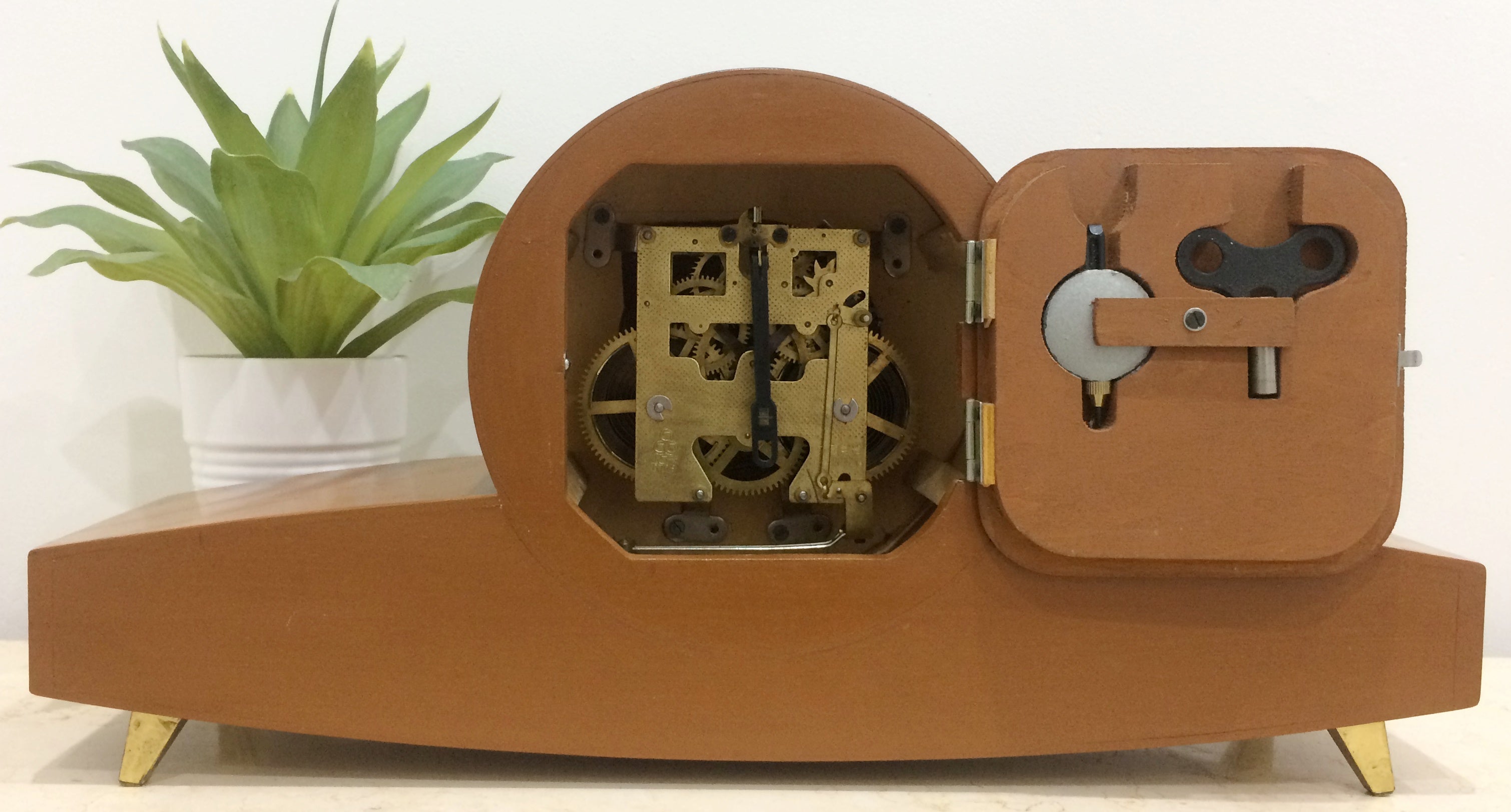 Vintage Retro Mantel Clock | eXibit collection