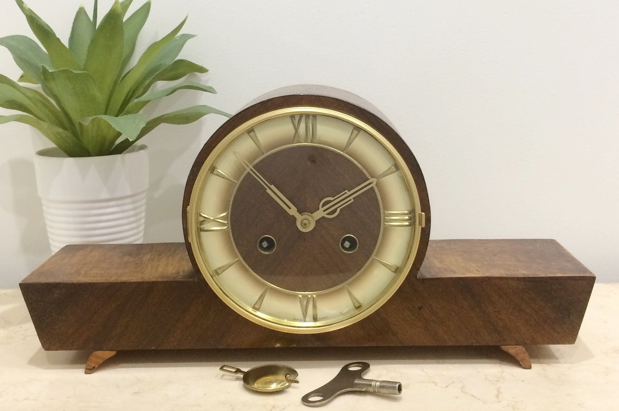Vintage Retro Mantel Clock | eXibit collection