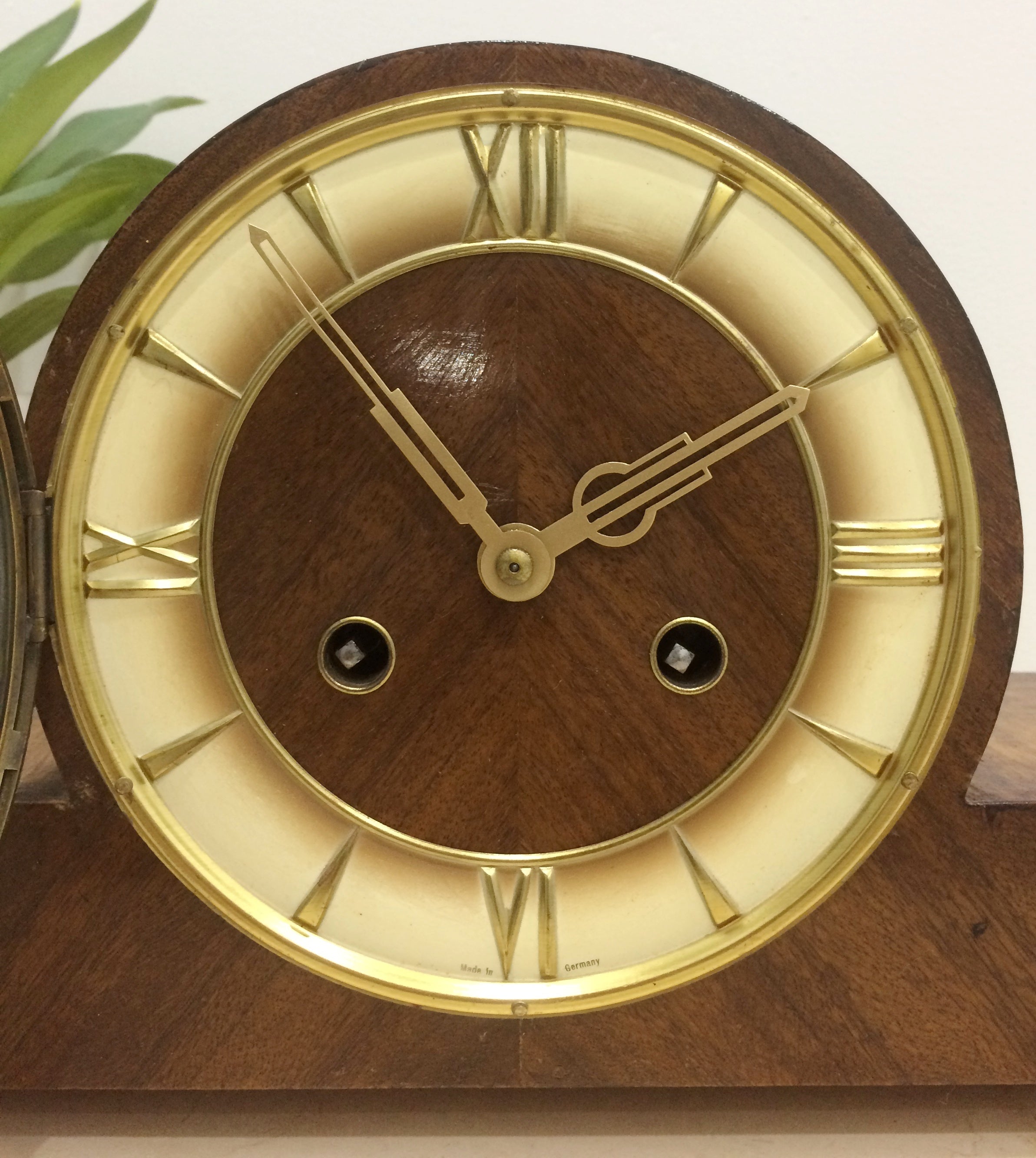 Antique Vintage Clocks & Décor | eXibit collection