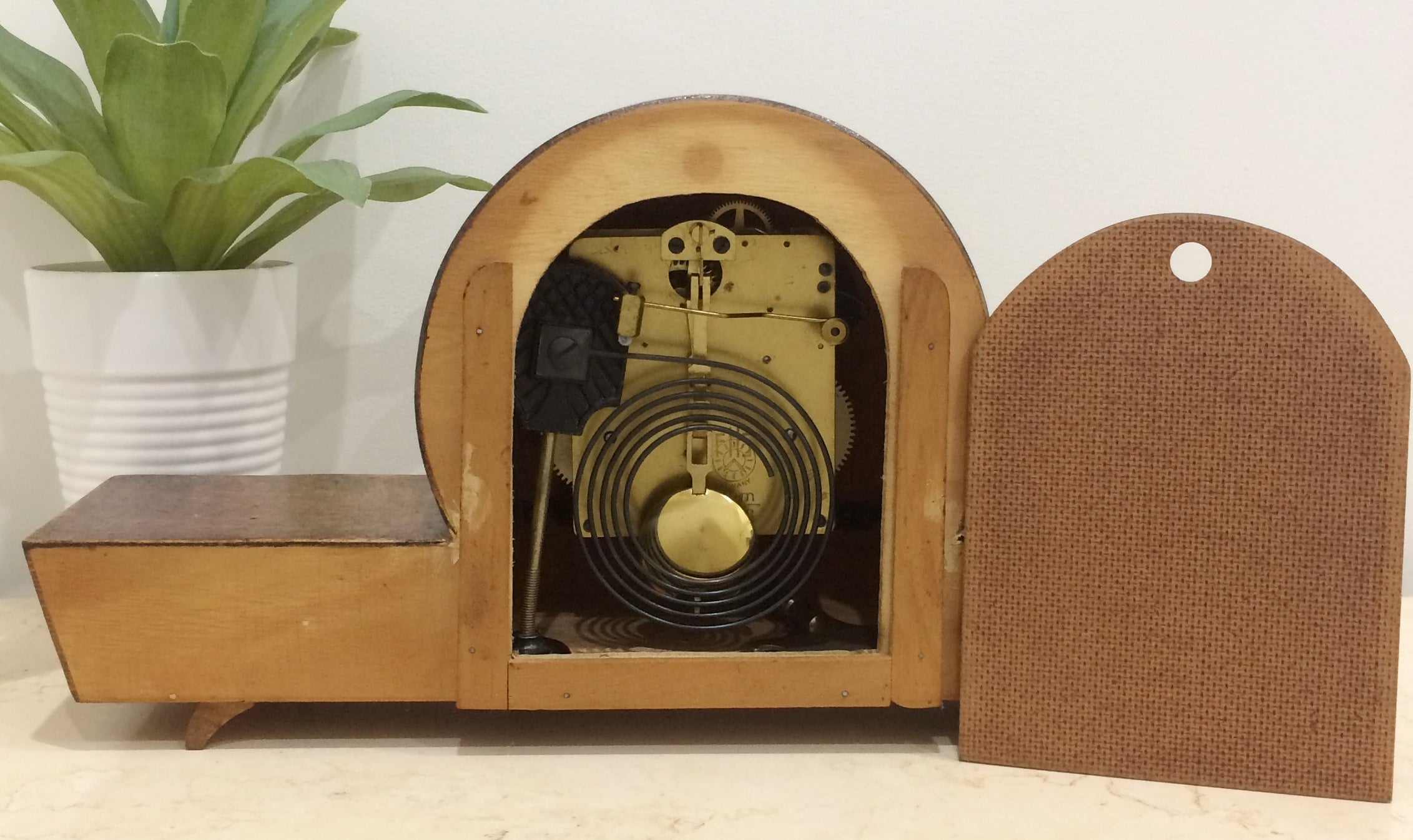 Antique Vintage Clocks & Décor | eXibit collection