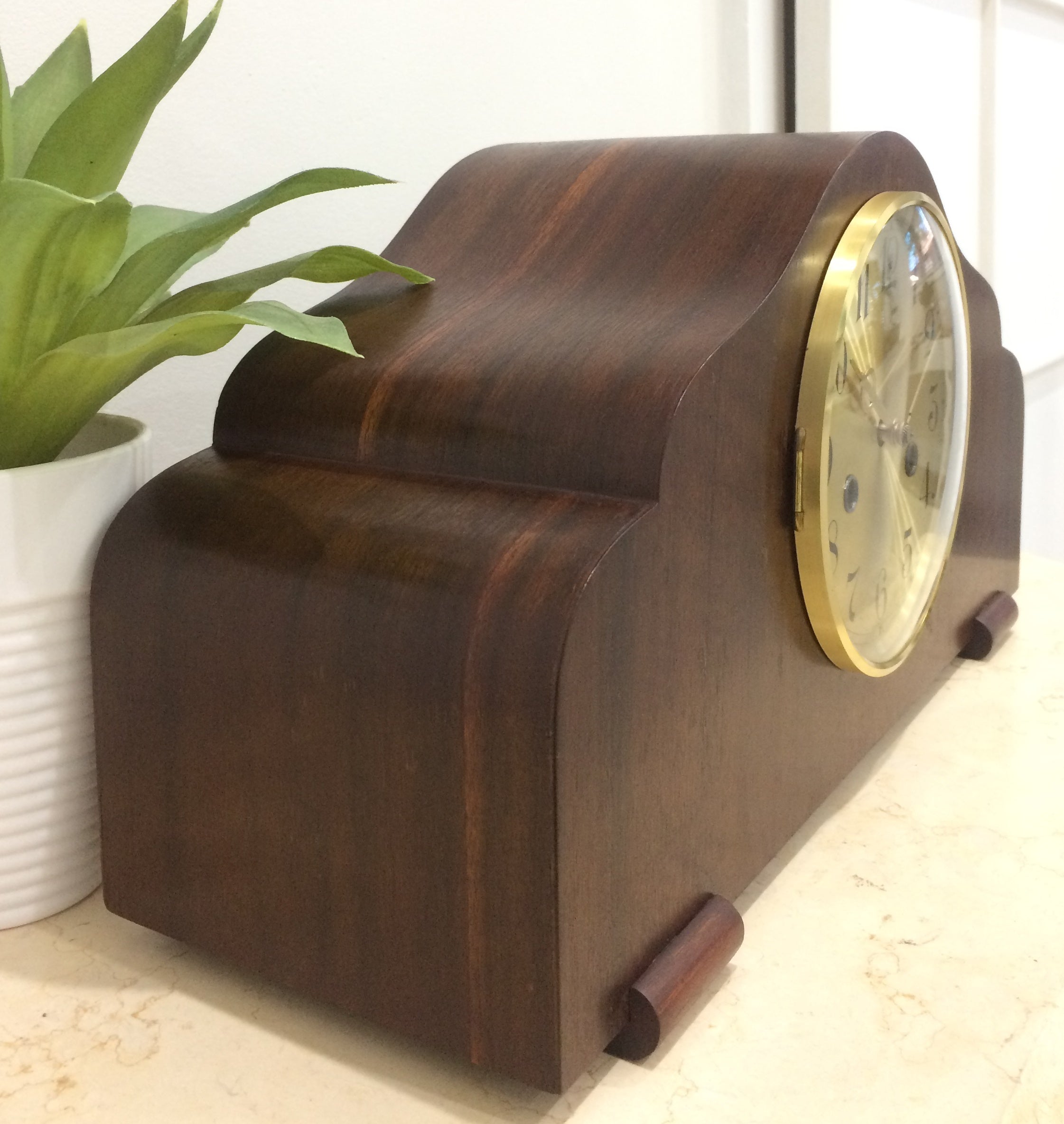 Antique Vintage Clocks & Décor | eXibit collection