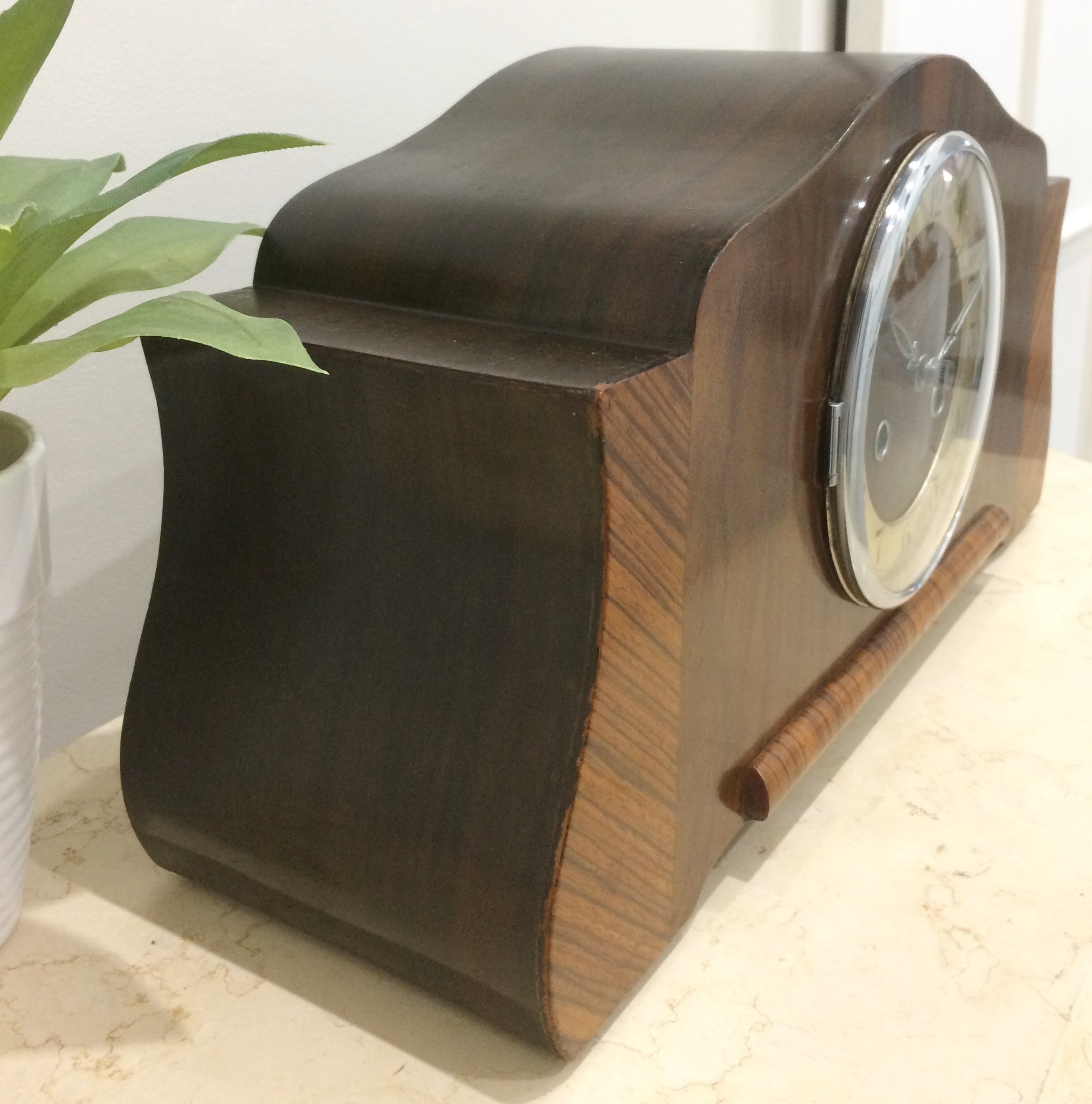 Antique Vintage Clocks & Décor | eXibit collection