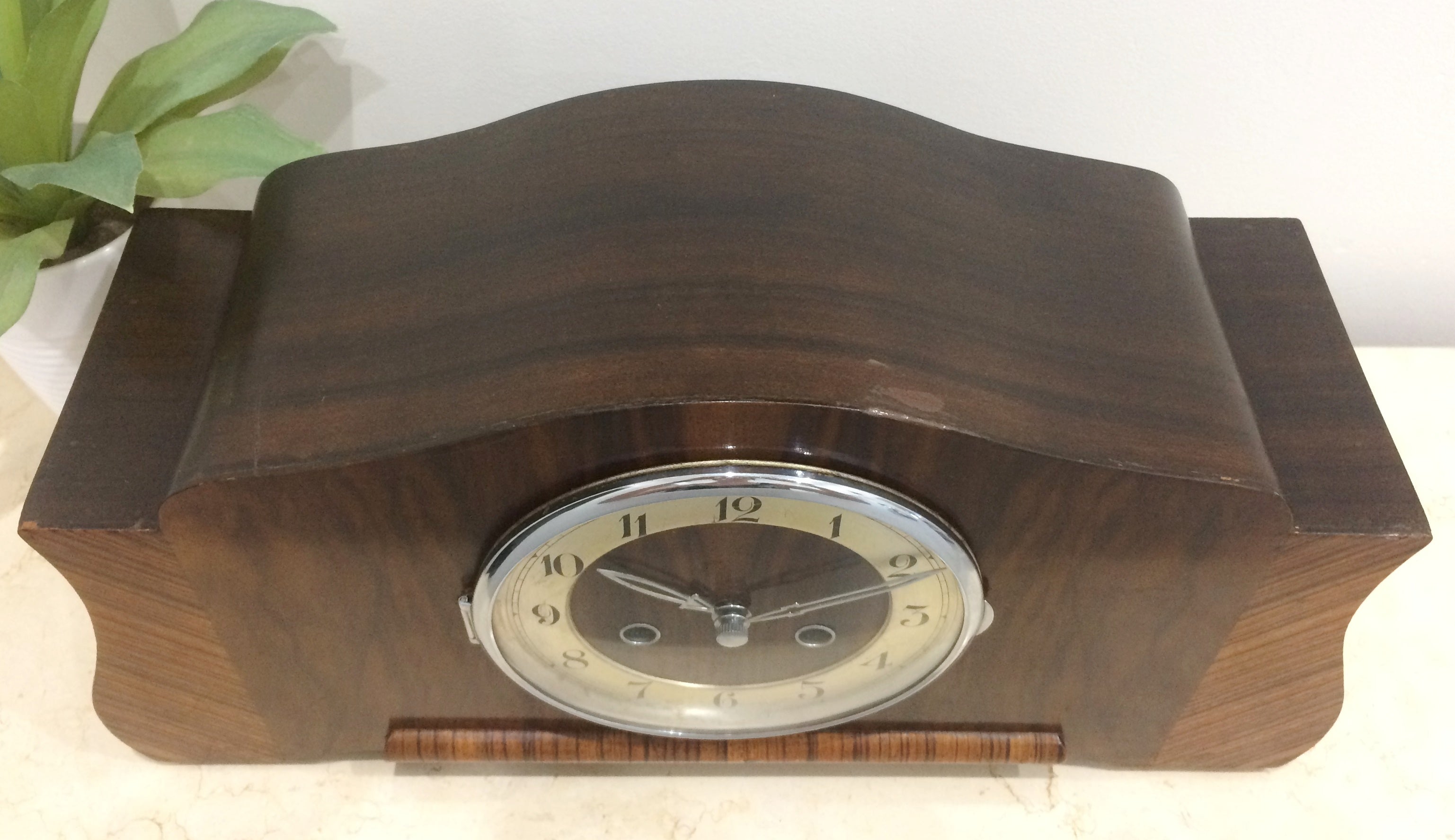 Antique Vintage Clocks & Décor | eXibit collection