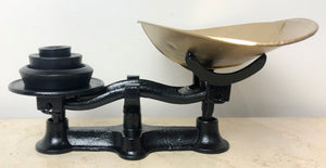 Vintage Cast Iron Kitchen Scale | eXibit collection