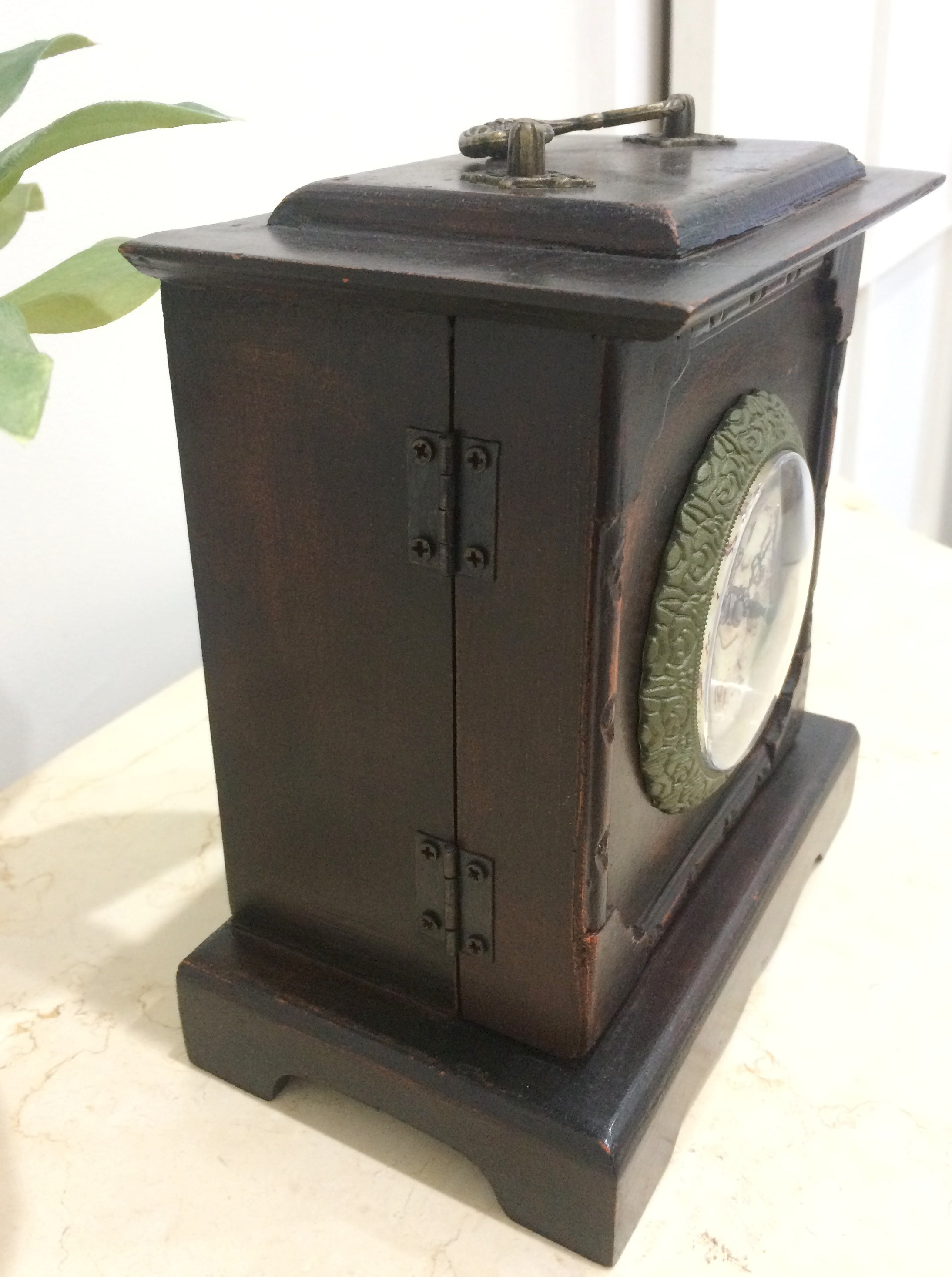 Wooden Clock  {quartz}