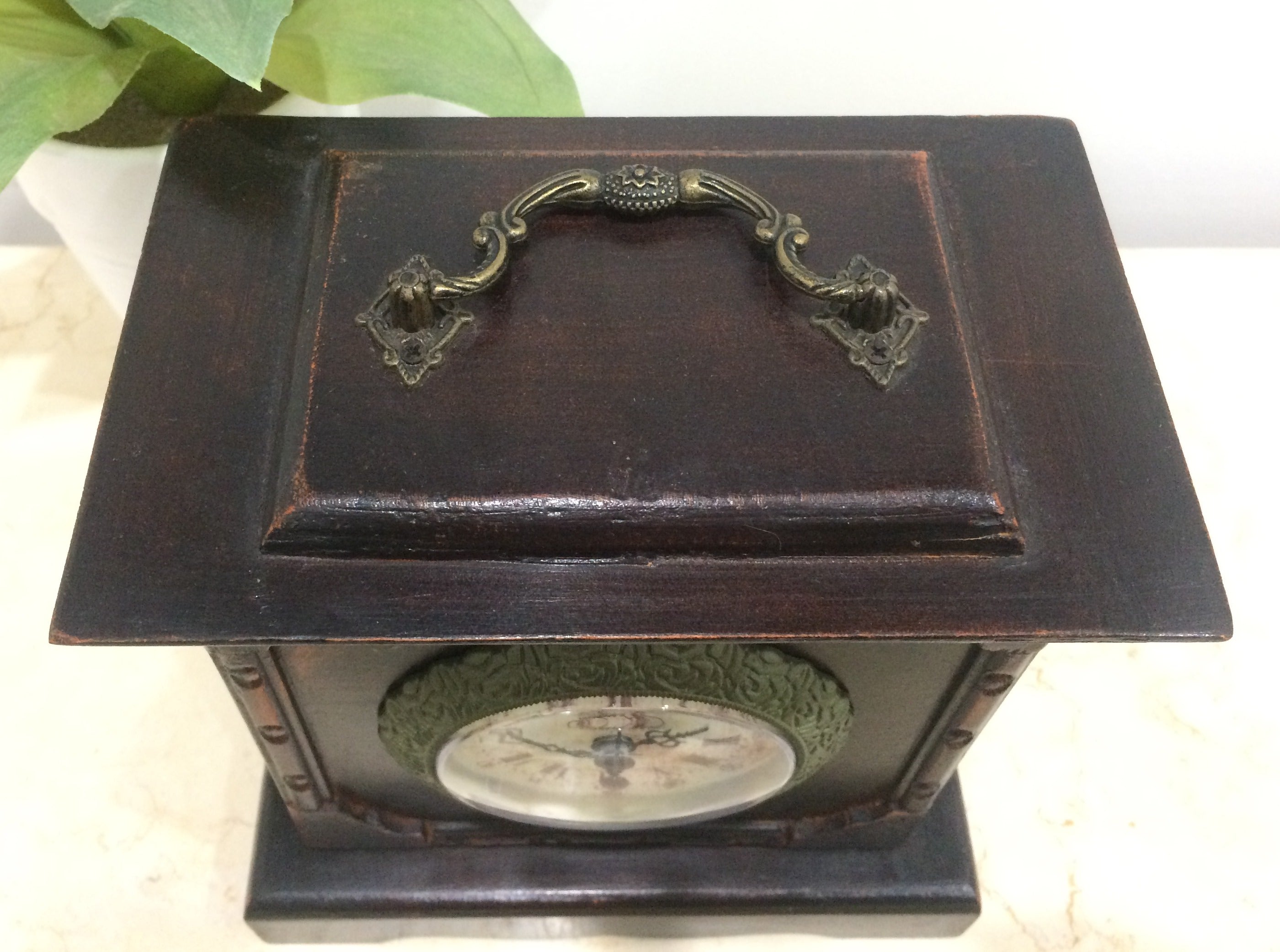 Wooden Clock  {quartz}