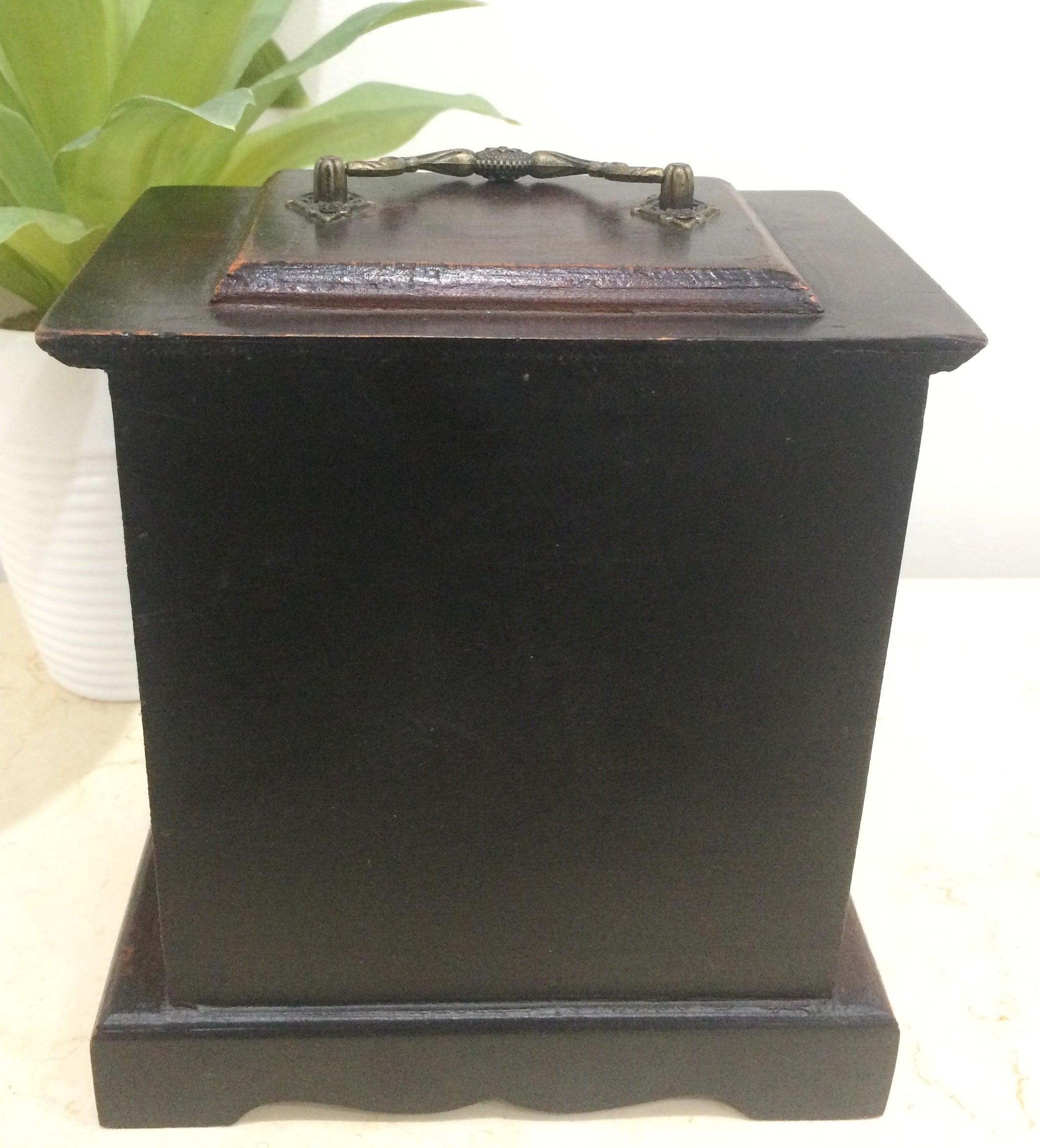 Wooden Clock  {quartz}