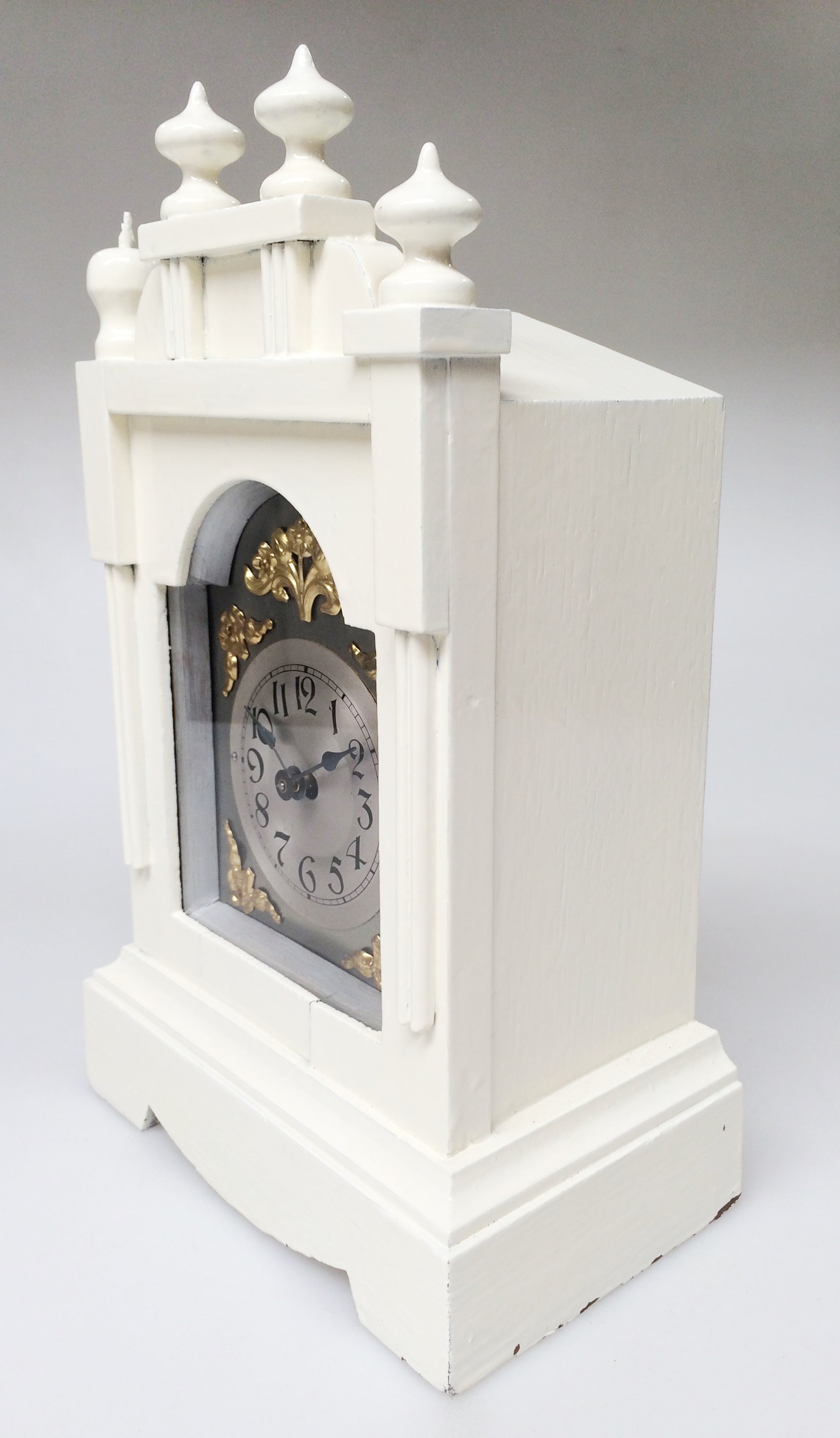 Antique Vintage Clocks & Décor | eXibit collection