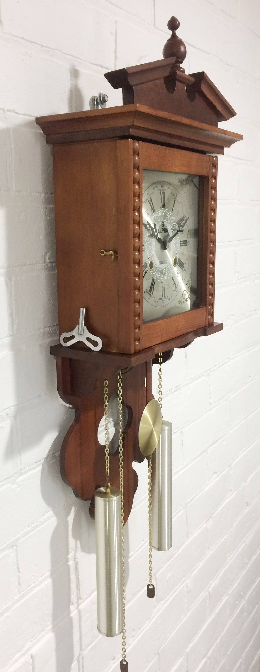 Antique Vintage Clocks & Décor | eXibit collection