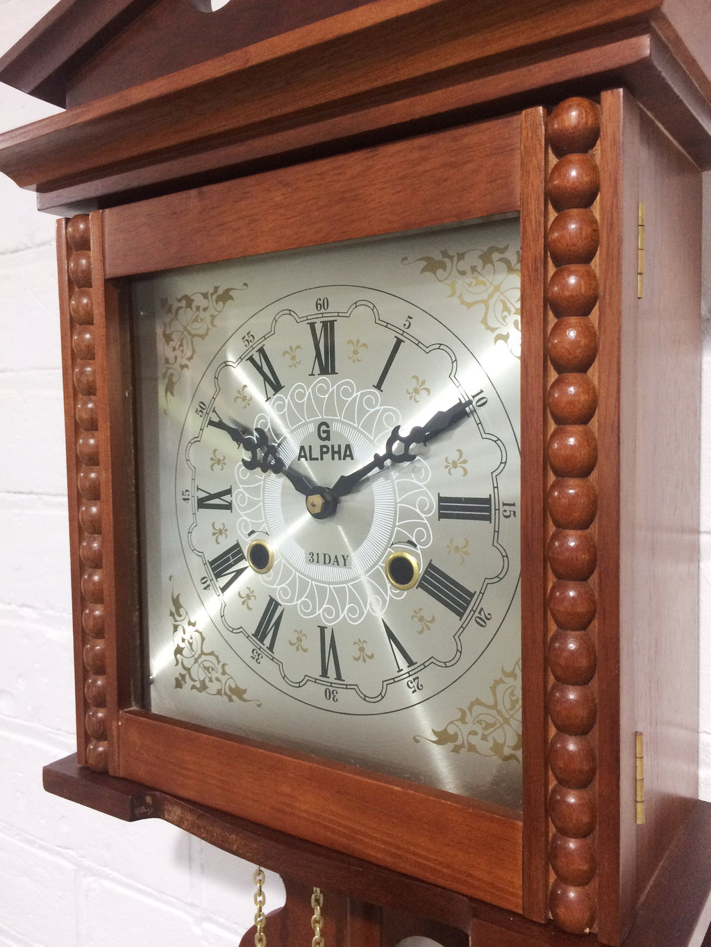 Antique Vintage Clocks & Décor | eXibit collection
