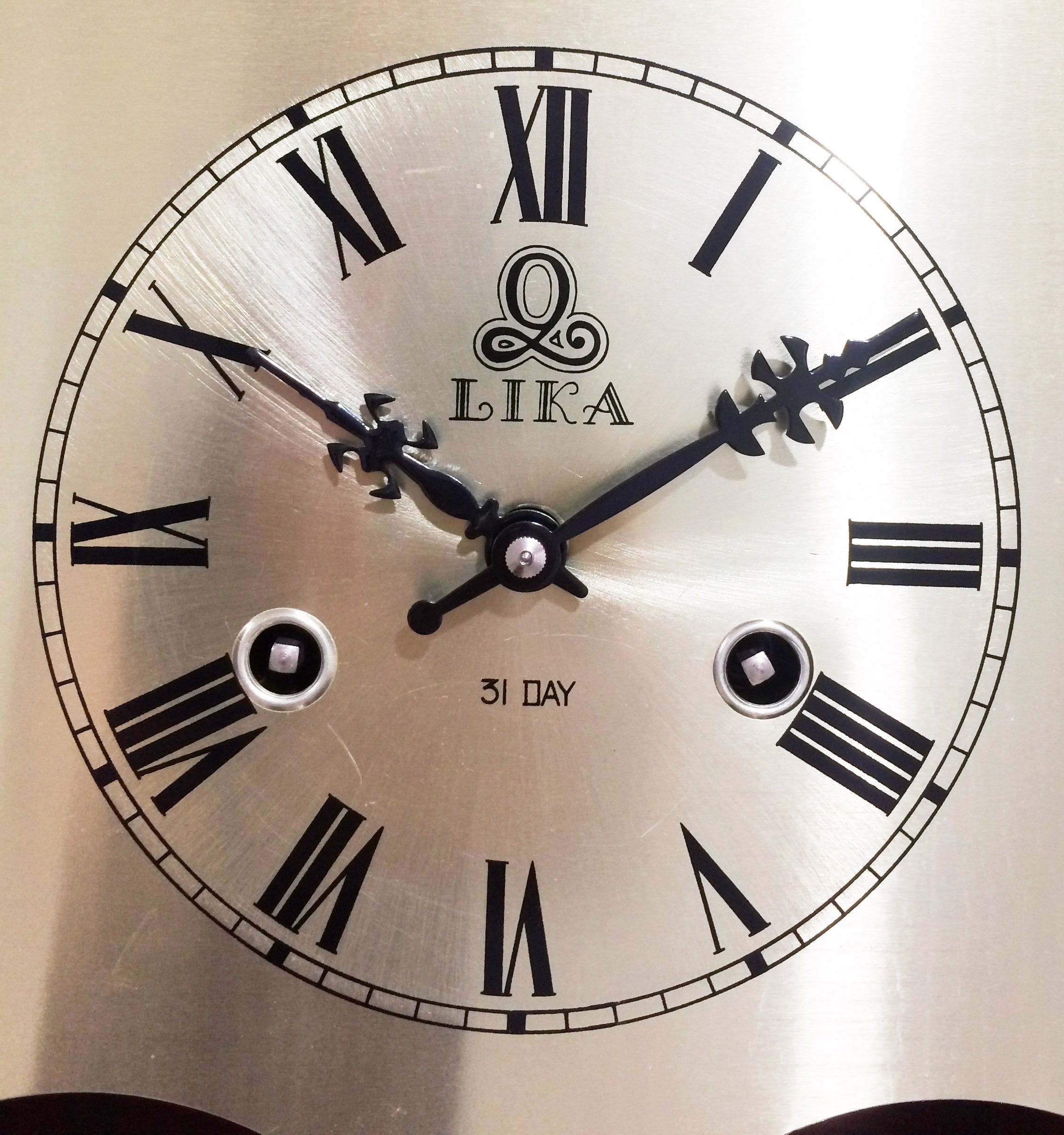 Antique Vintage Clocks & Décor | eXibit collection